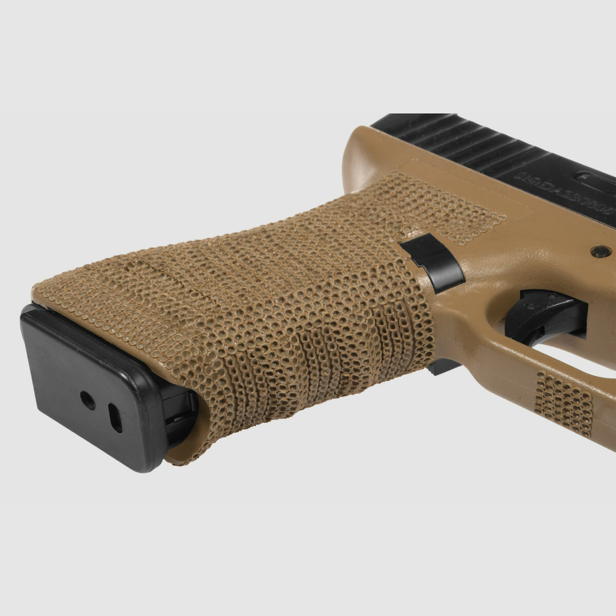 P04 GBB Airsoft Pistole in Tan | Delta Armory