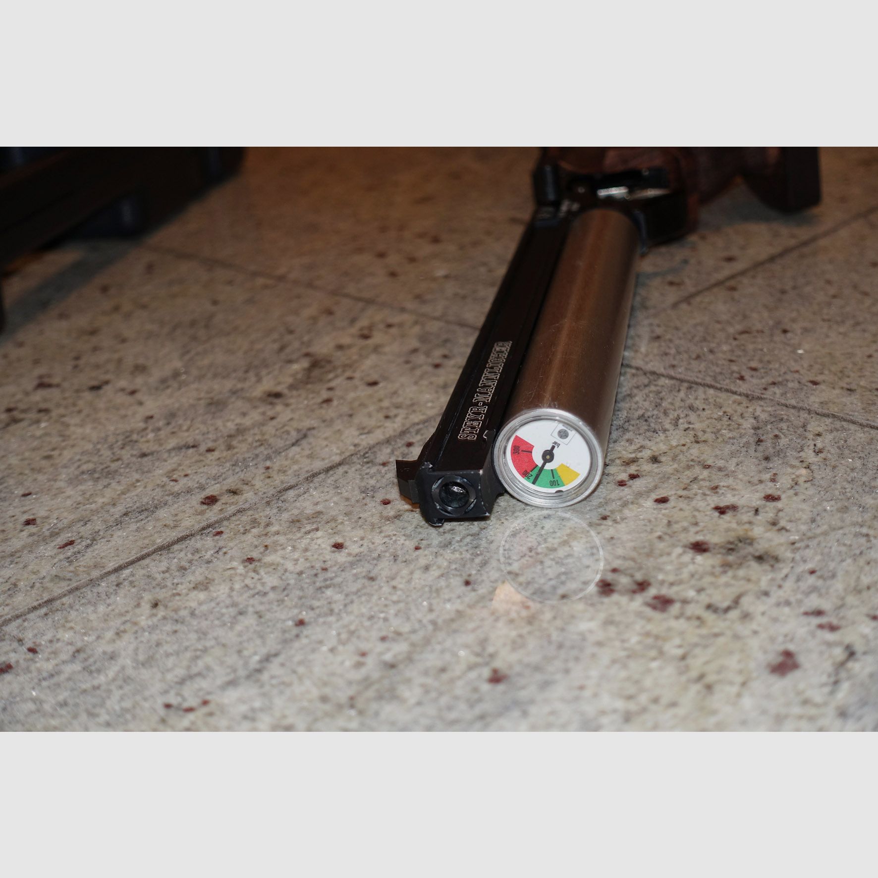 Pistola da tiro Steyr LP10 con accessori