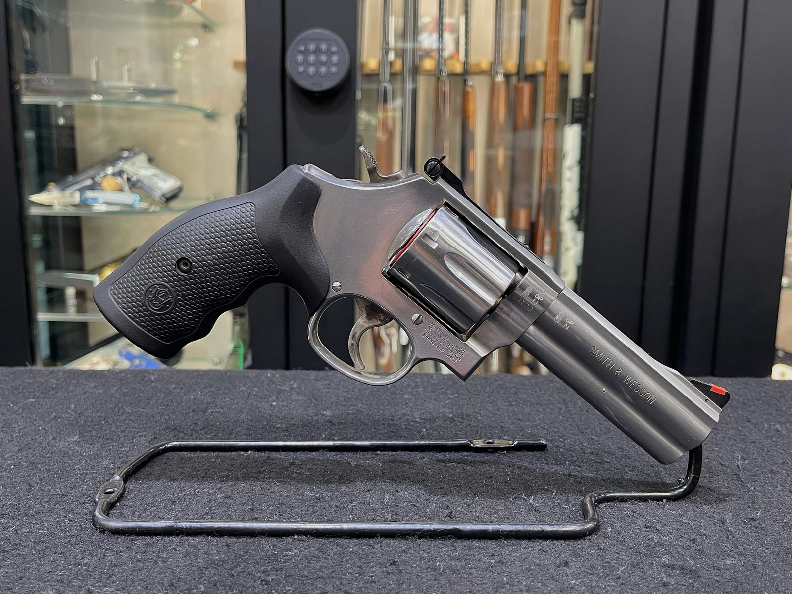 SMITH & WESSON 686 DISTINGUISHED PLUS 4”, immagine 7 di 12