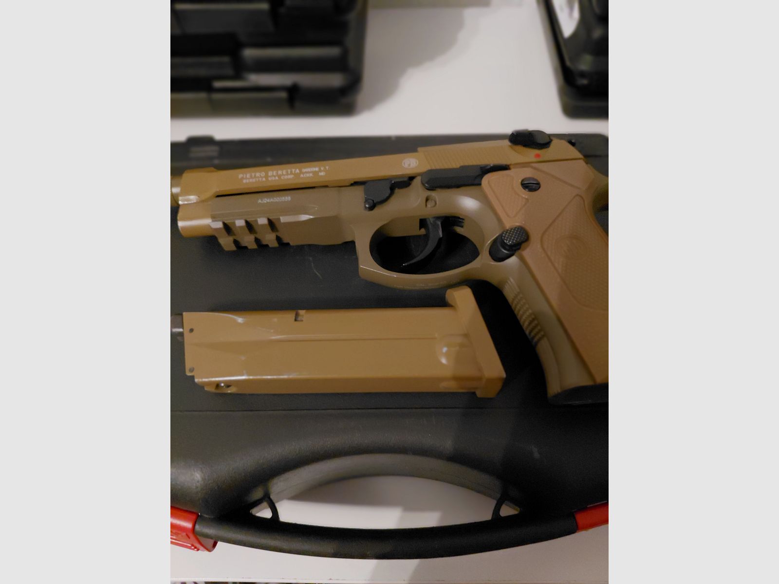 Schreckschuss Pistole Walther/ Glock Gen 5  /Umarex  /Retay  /  Ekol  Viper 2,5//   gratis dazu eine Airsoft beretta 
