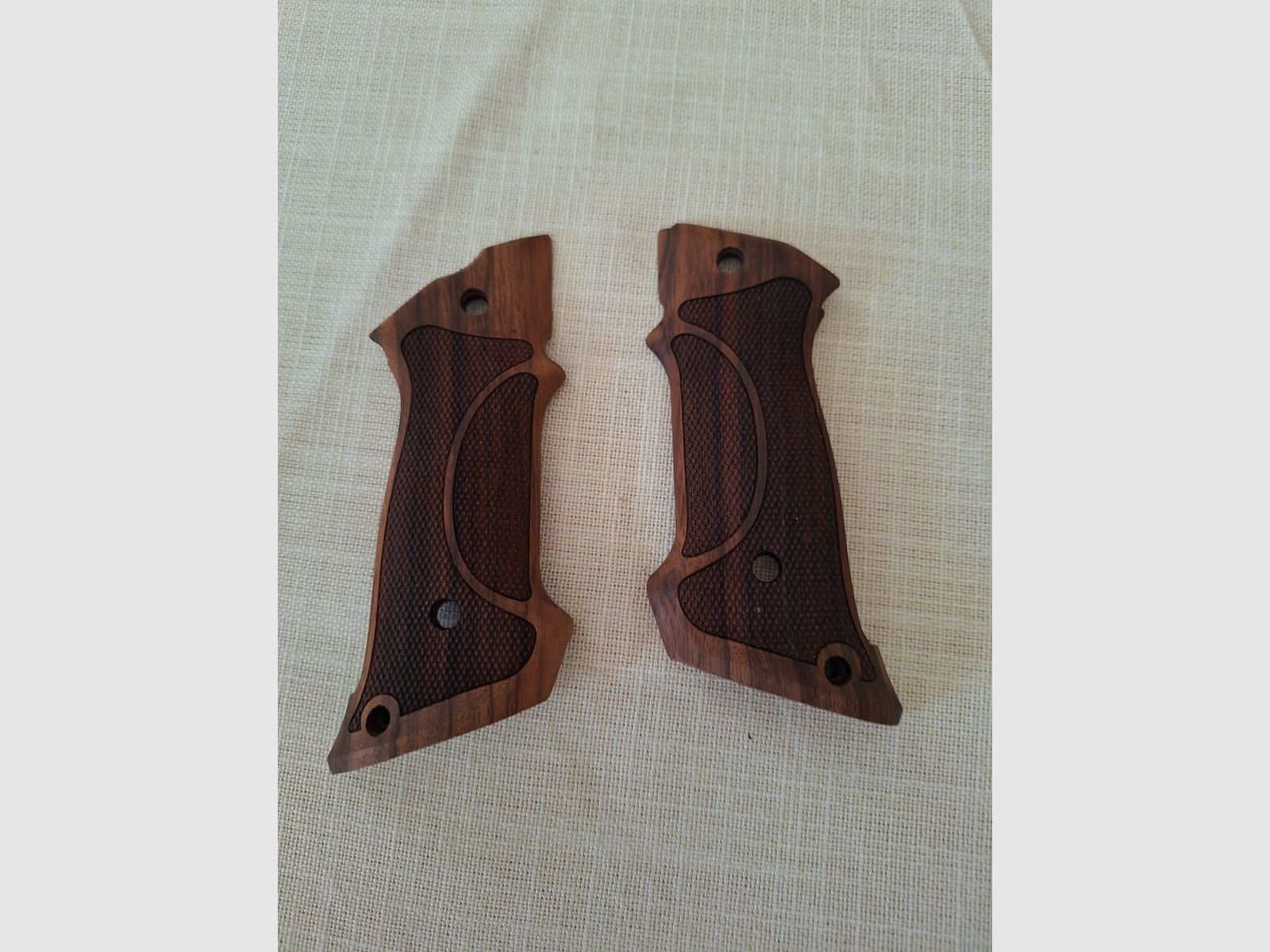 Nussbaum-Target-Griffschalen für Colt 1911 A1 Government und Klone
