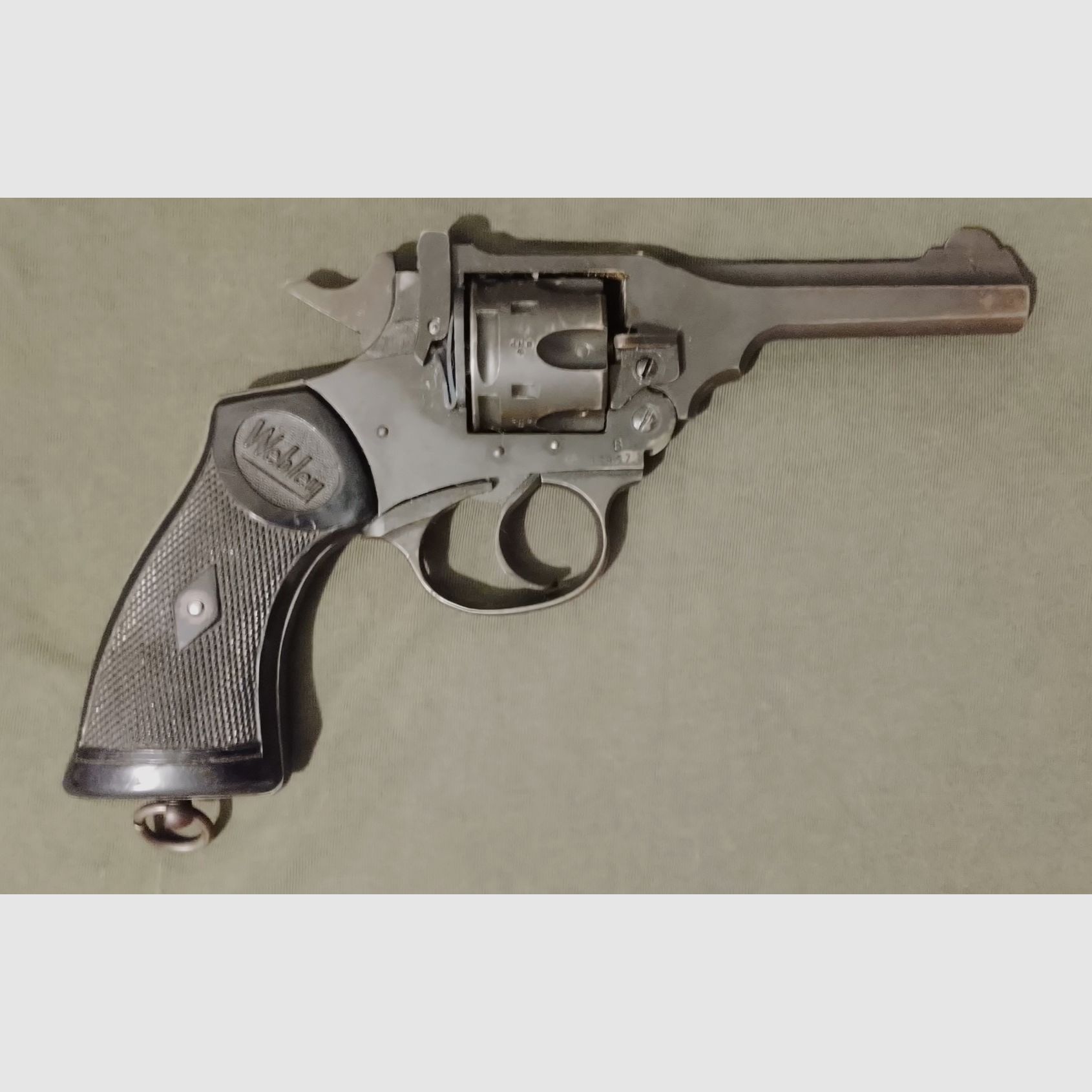 Original Webley Mark IV Revolver umgebaut auf 9mm Knall mit PTB und somit frei zu verkaufen ab 18 Jahre