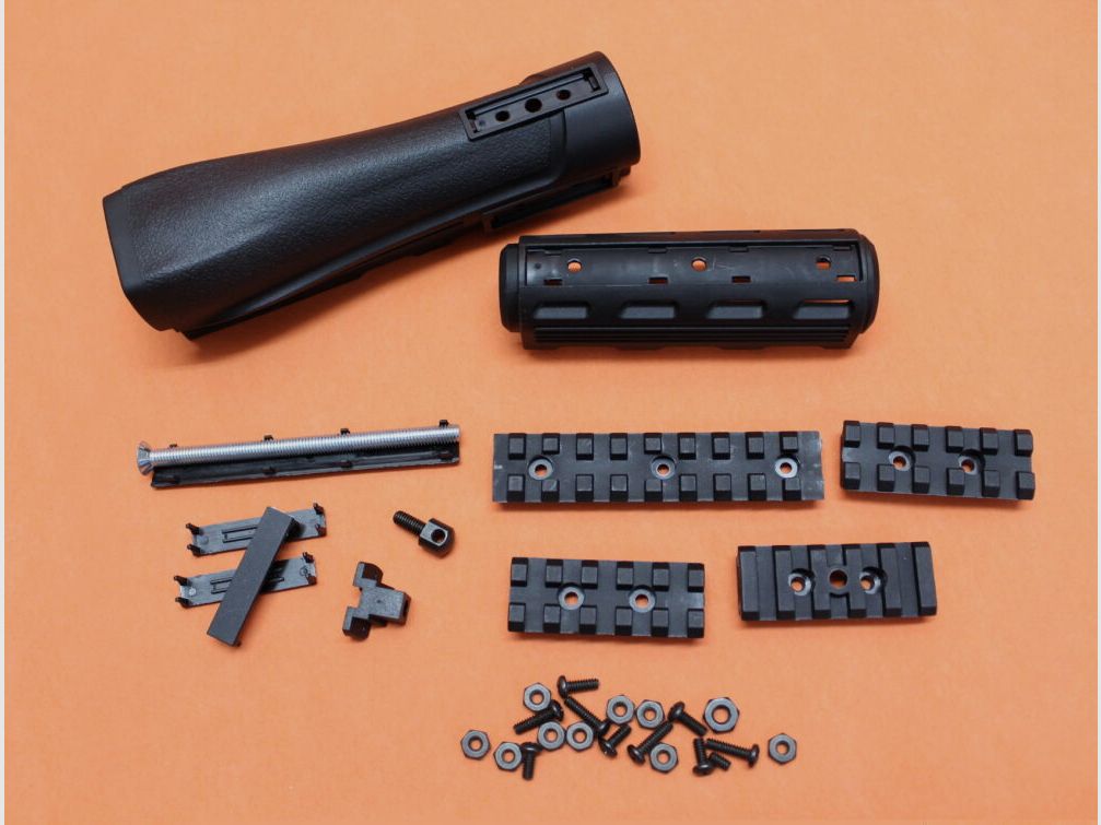 Zaawansowana technologia Kalashnikov AKM: system 4-rail/-osłona rękojeści ATI Strikeforce z polimeru czarna z góry/dół z bocznymi szynami