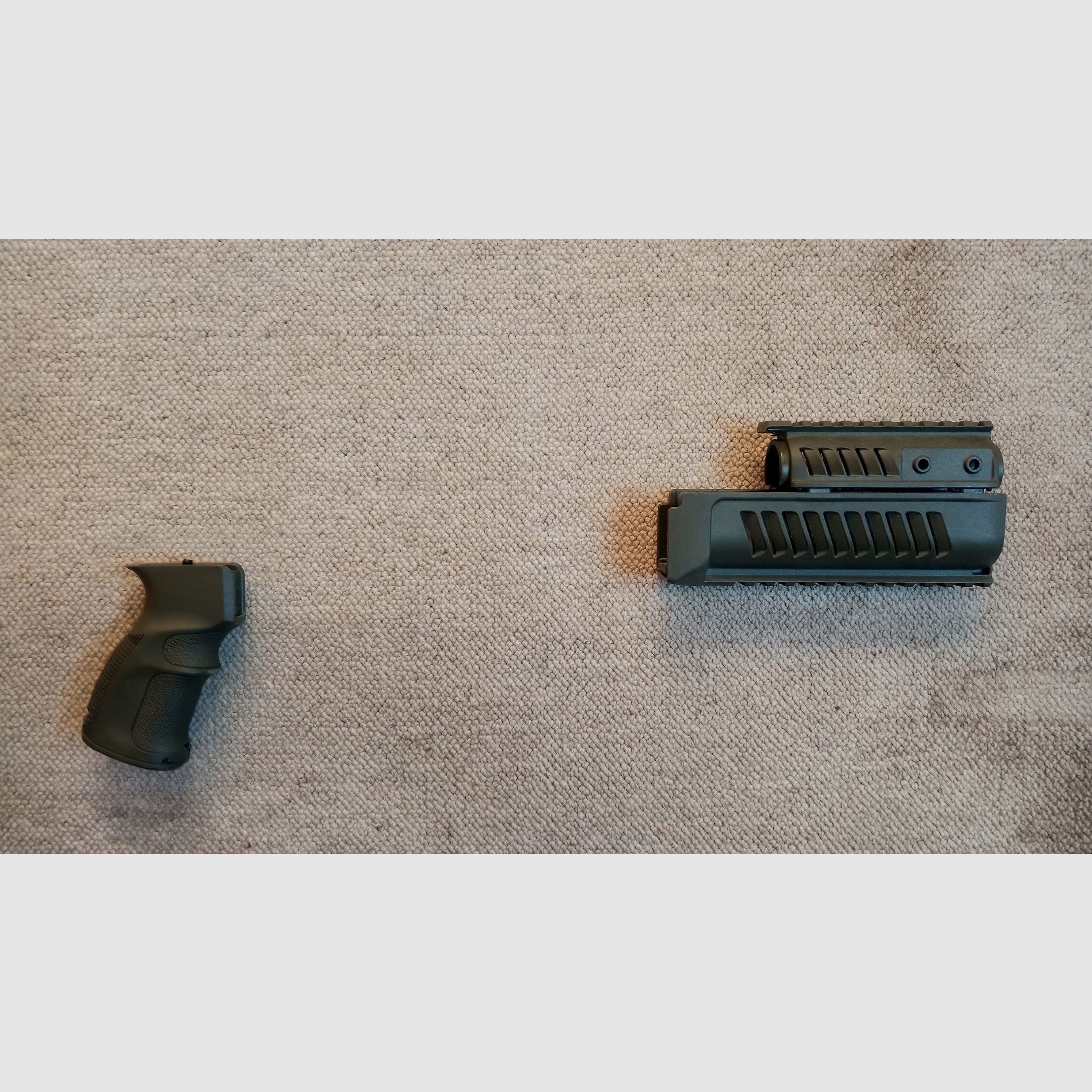 FAB Defense osłona rękojeści i chwyt pistoletowy oliwkowo-zielony / cena wyjściowa 100€ / przeznaczony do AK74 / AKM / AK-100