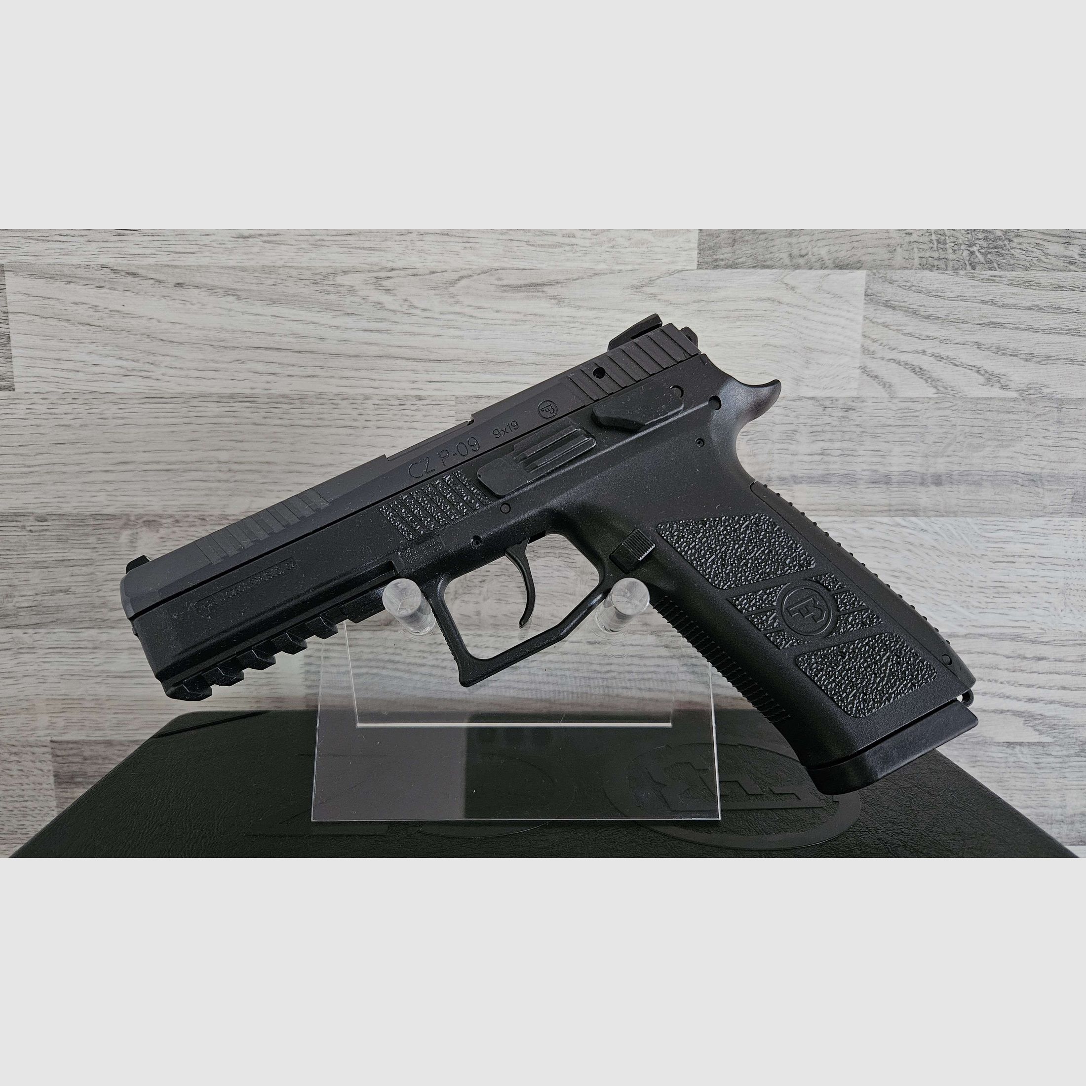 Nieuwe goederen van de vakhandel - Pistool CZ P-09 Kal. 9mmLuger + Koffer en 2 Magazijnen - verzendkosten vrij!
