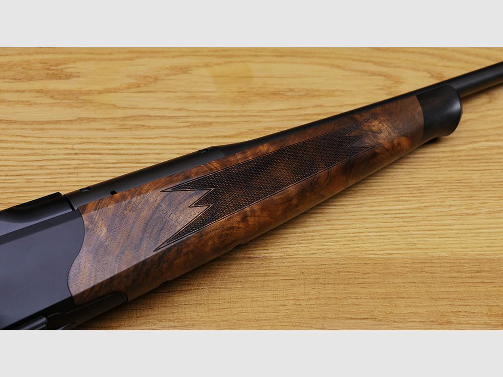 Blaser R8 Holzklasse 7 / Stahlkugel gerändelt mit Goldlinie / Kaliber und Lauflänge nach Wahl