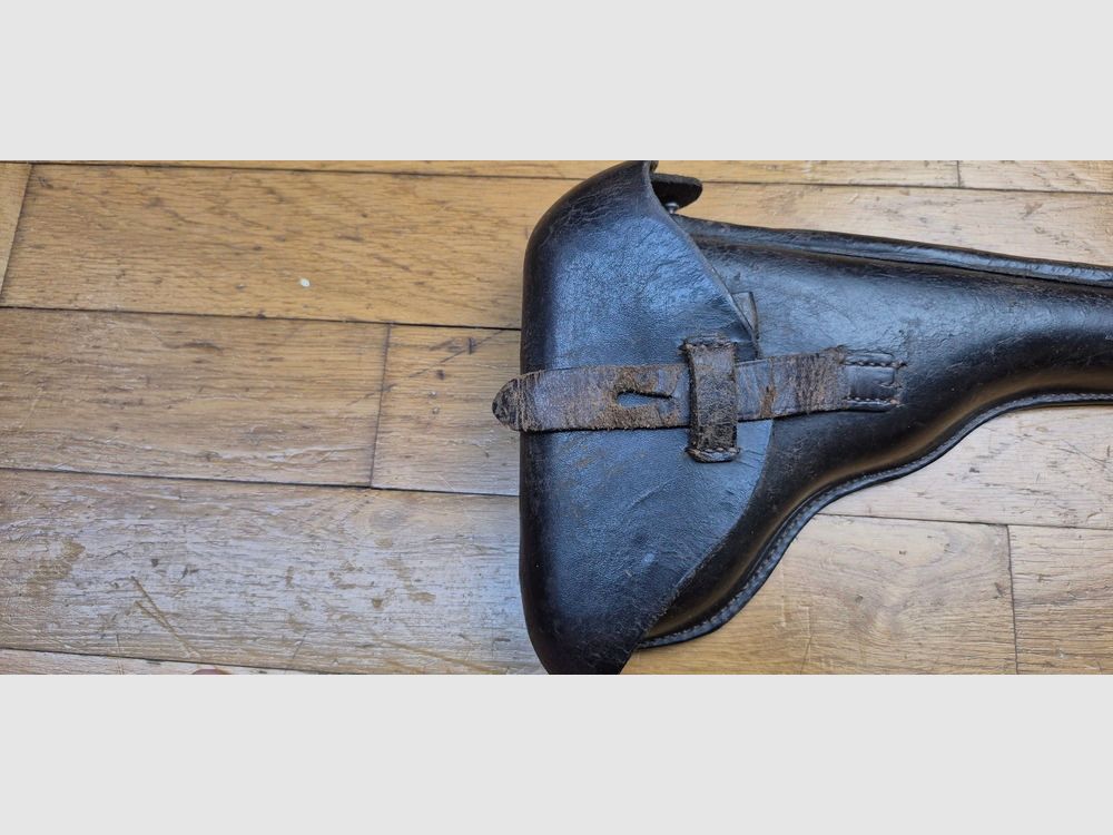 Zeer mooie koffer voor Luger P08 lange pistool, ook wel "artillerie" genoemd – Fabricage Gustav Möller in Hameln voor 1915 – Zeldzame ongewijzigde eerste type koffer – Mooi leer in uitstekende staat en soepel – Compleet met zijn originele gereedschappen sleutel en stok – Bruine geblauwde koffer na september 1915 – Prachtig stuk in uitstekende staat++, afbeelding 4 van 24
