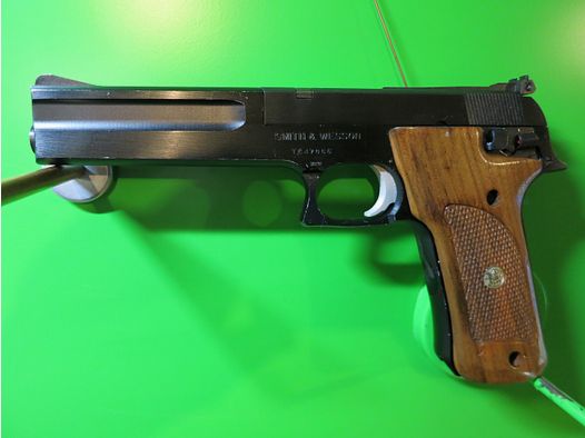 Sport-Pistole Smith&Wesson Modell 422 .22lr, tiefsitzender Lauf      #70-