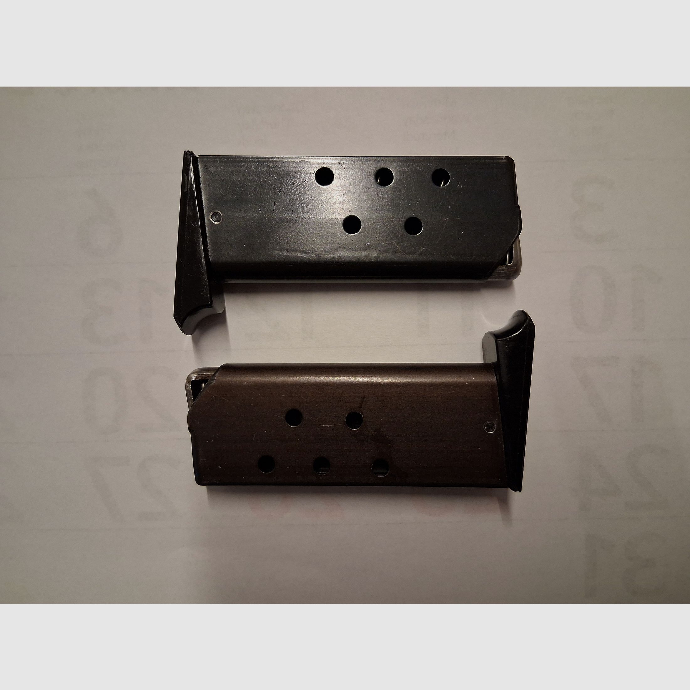 2 tijdschriften voor SM 110 kal. 8 mm K. (als nieuw)