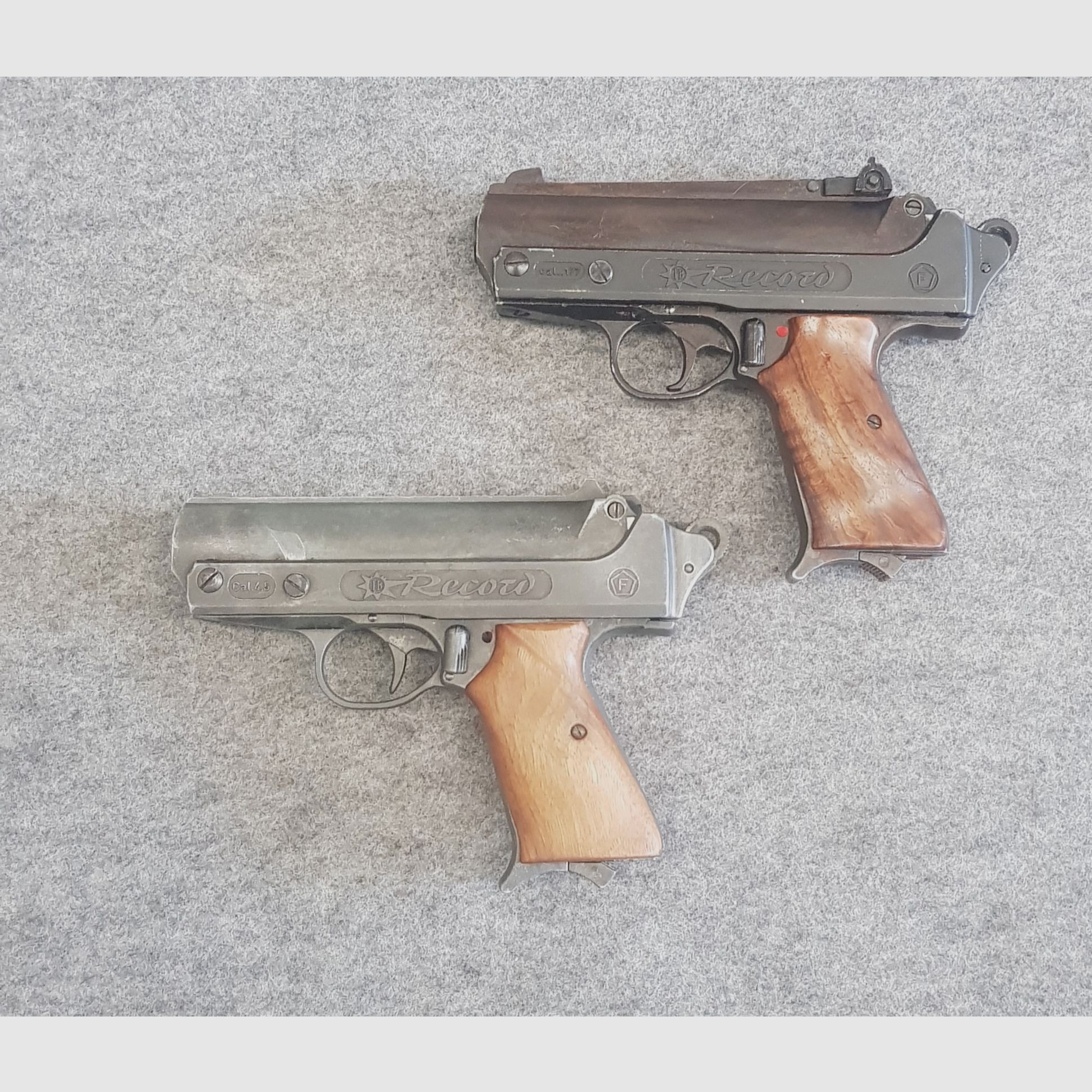 Sammler aufgepasst hier gleich 2 Sammelstücke alter FB Record Jumbo Mauser Hamlet Eichenlaub Luftpistole  im Kaliber 4,5mm Diabolo Druckluft 
