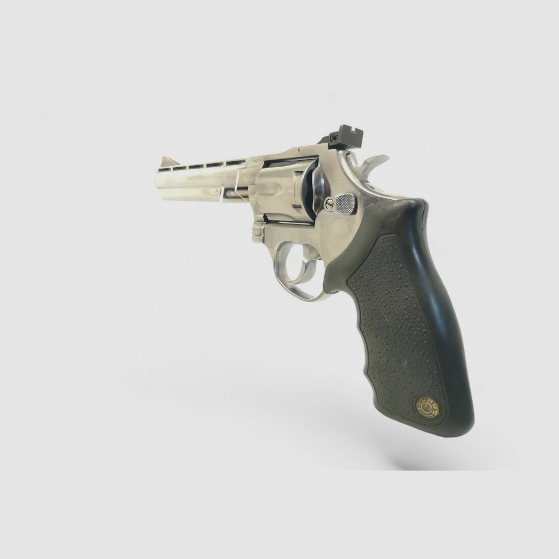 Taurus 689