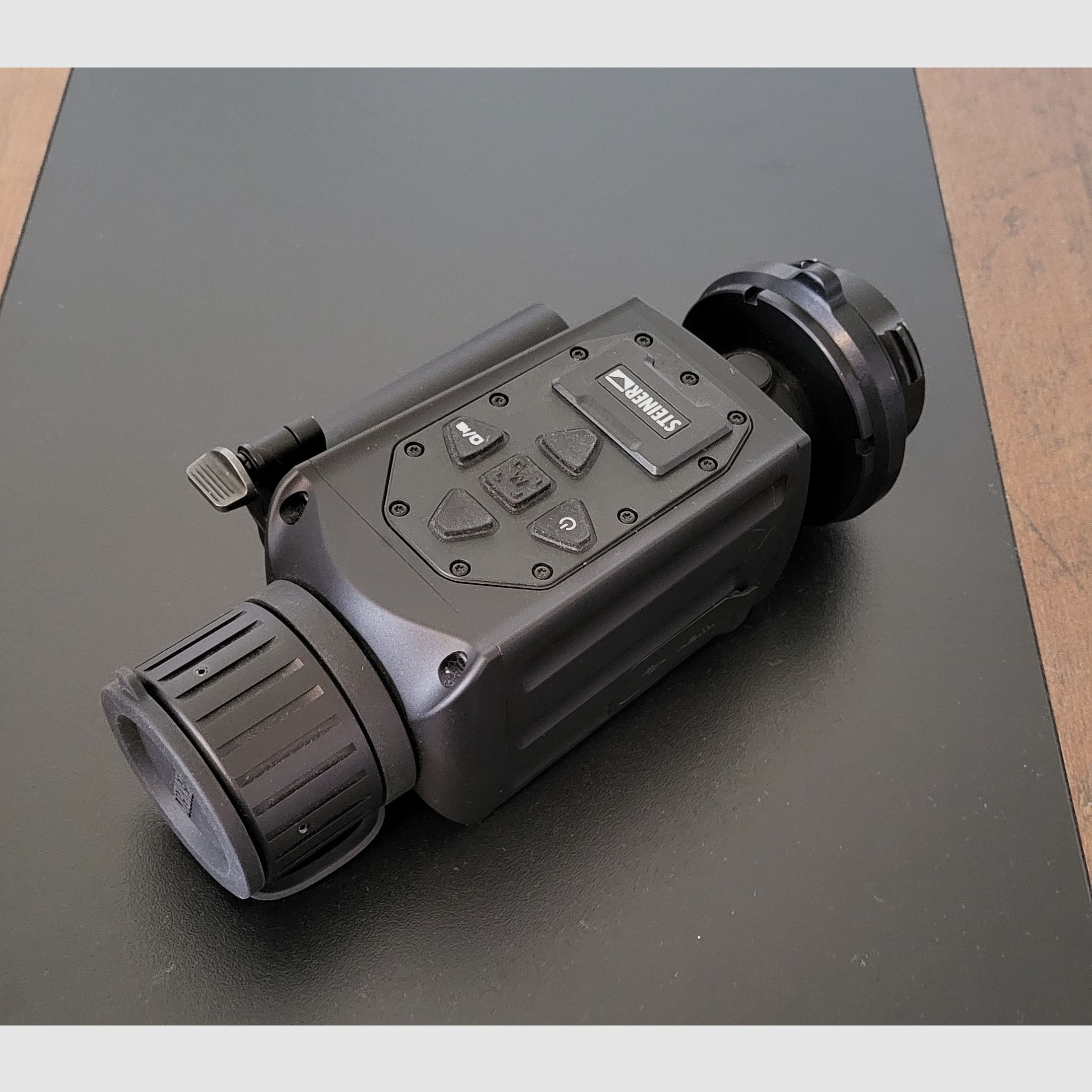 Steiner Nighthunter C35 35mm 640x480 píxeles sensor de 12 µm incluido montaje EP Arms Rotoclip