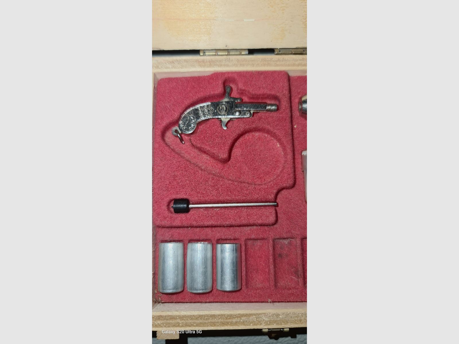 BERLOQUE KLEINSTE PISTOLE DER WELT / cal. 2mm / PTB 222 / SCHRECKSCHUSS PLATZ PISTOLE SILVESTER PYRO SAMMLER wenig ZUBEHÖR 