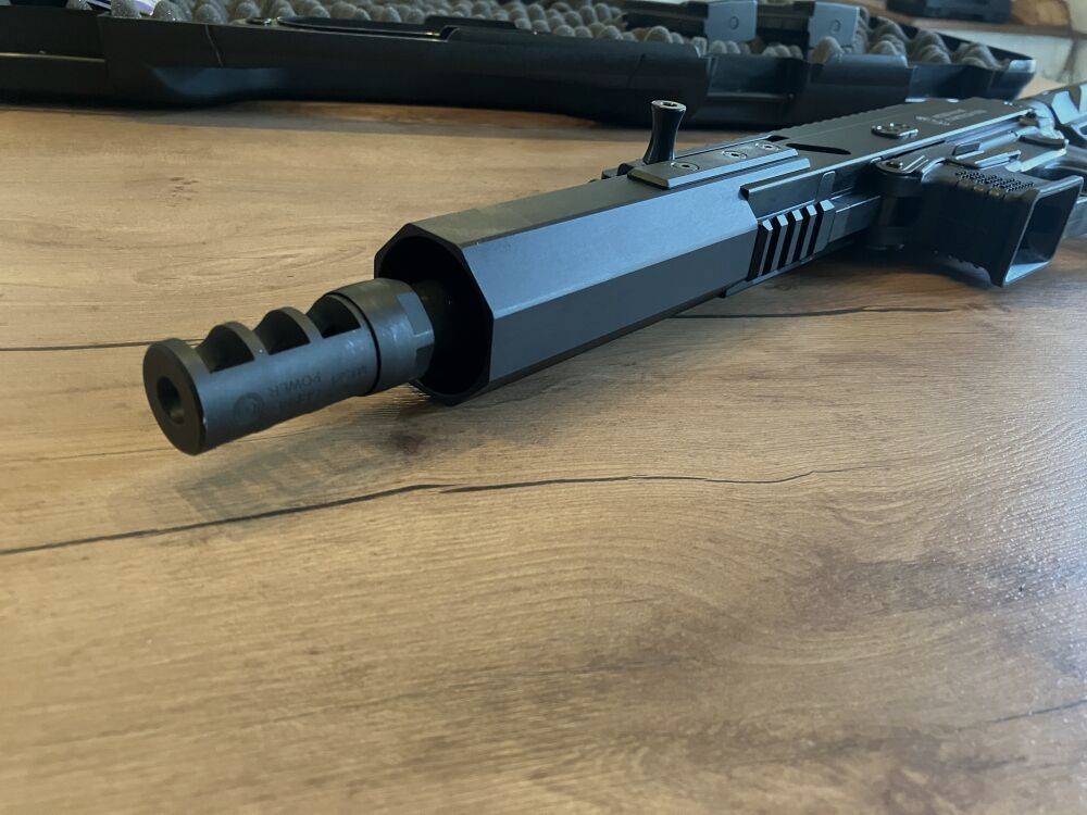 Grand Power Stribog RSR mit höhen- und seitenverstellbaren AR15 Schaft 9mmLuger