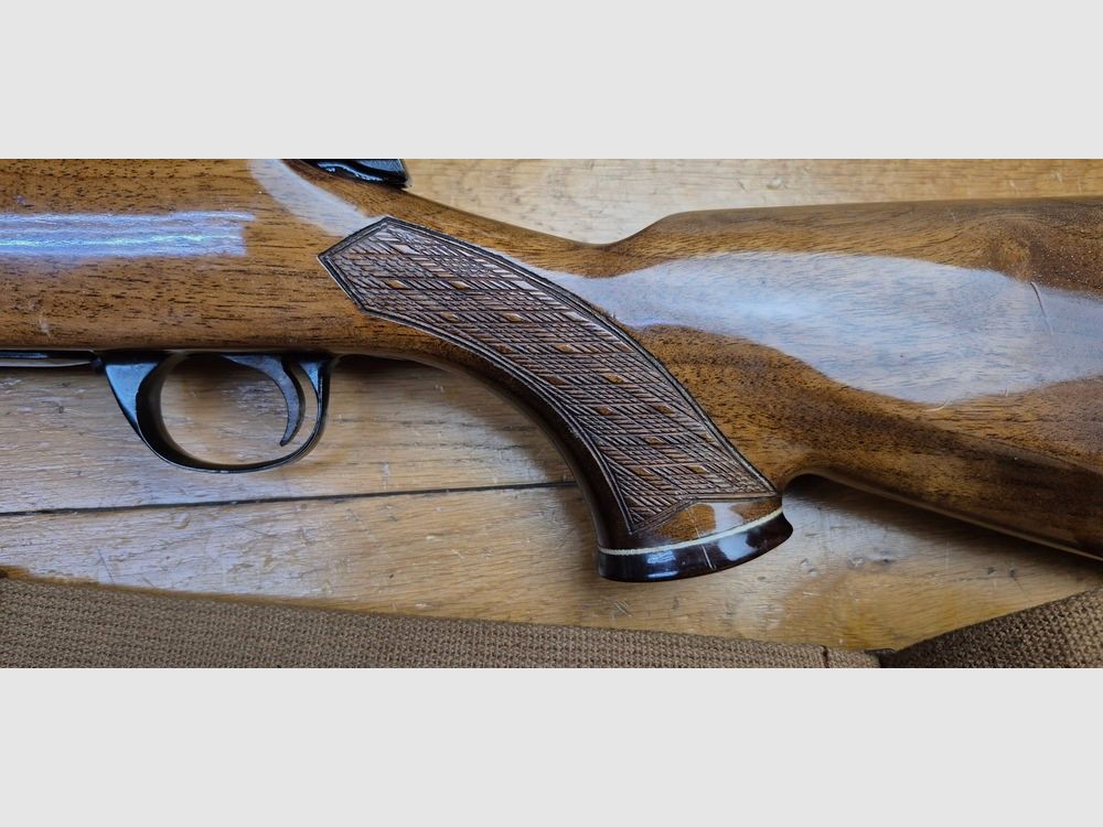 Sehr schöne BSA Jagdgewehr Modell CF2 — Kal. 300 Win Mag — Magazin 3 Schuss +1 — Holz von hoher Qualität in Grad V — Schmidt & Bender 1.5-6x Zielfernrohr — Exzellente Mechanik — Spiegel-Lauf — Eines der besten Jagdgewehre, die aus den Werkstätten der „Großen Epoche“ britischer Herkunft stammen — TBE/TBE+, Bild 32 von 39