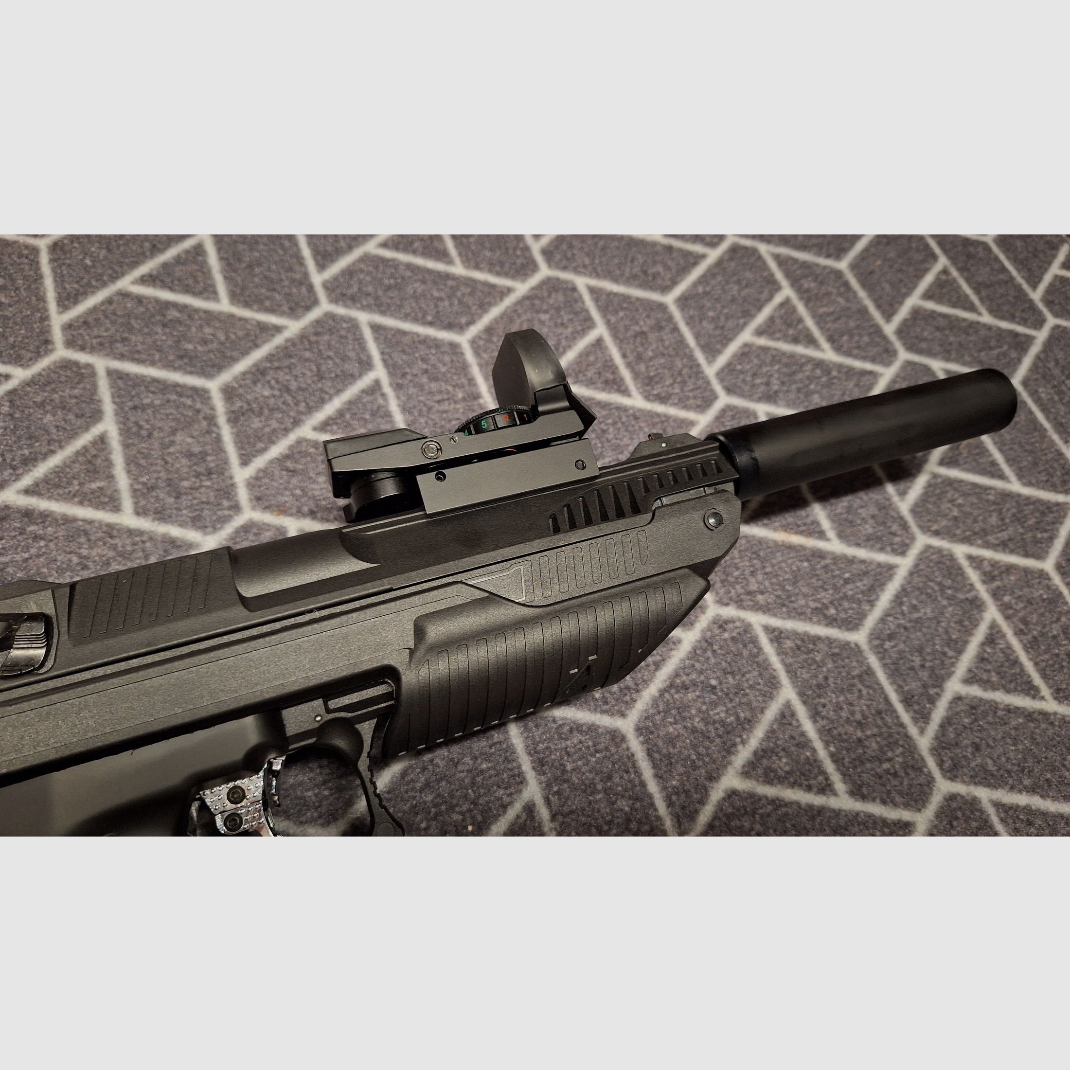 Zoraki HP01 Rechtshänder mit Reddot, Schalldämpfer und Anschlagschaft