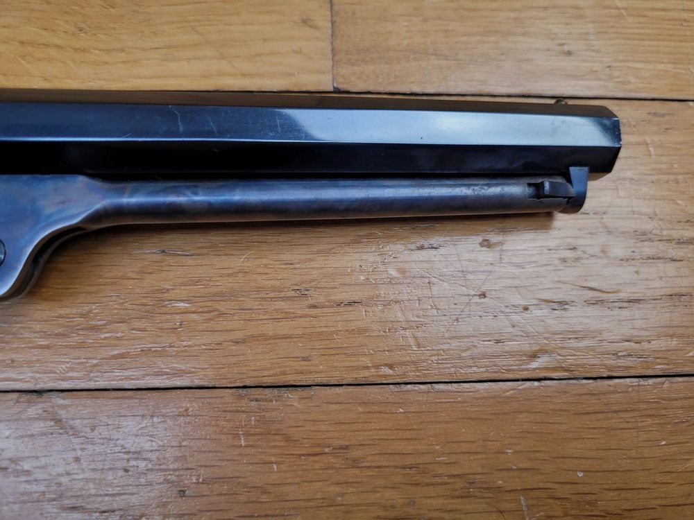 Sehr schöner Colt 1851 Navy – Colt 2. Generation in Typ II – Kal. .36 – Nie geschossen – Perfekte Brünierung – Alle Markierungen konform – Koffer mit allen originalen Zubehörteilen komplett – TBE +, Bild 24 von 29