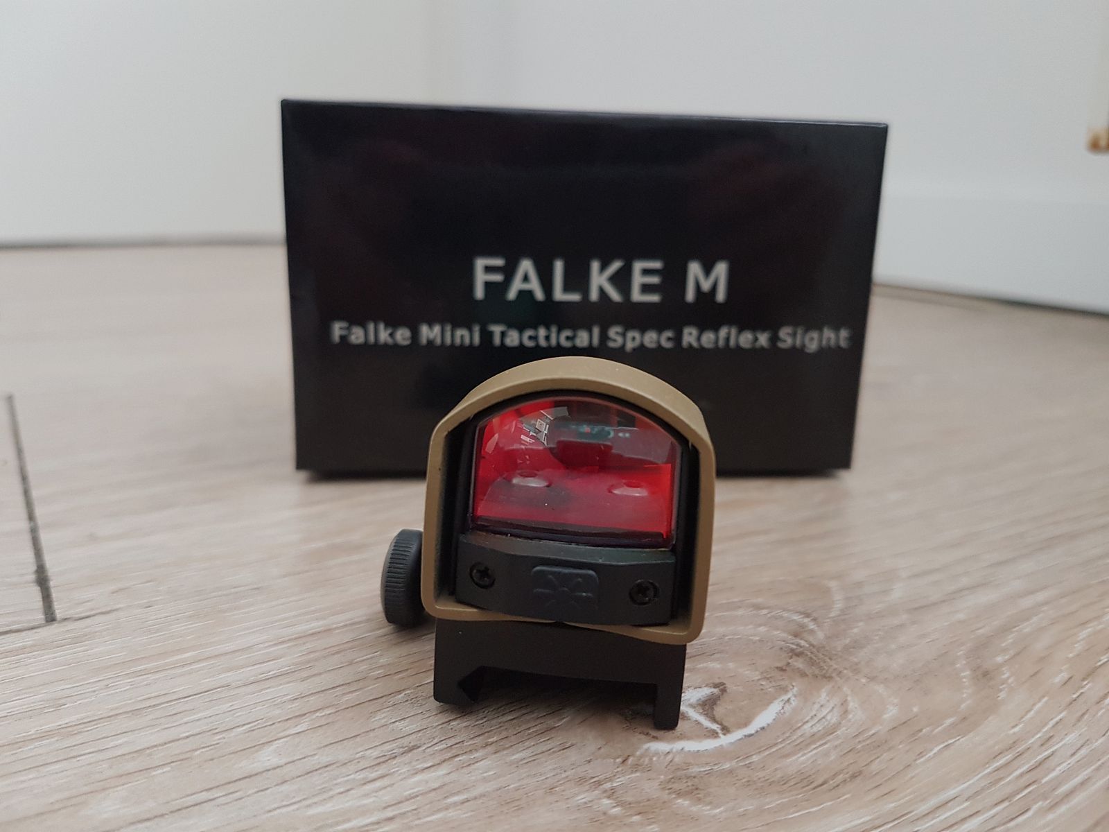 Falke M