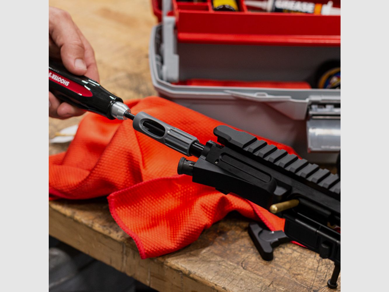 Guida universale per canne Shooter's Choice con porta solvente e colletto MSR/AR (SHF-BG-U)