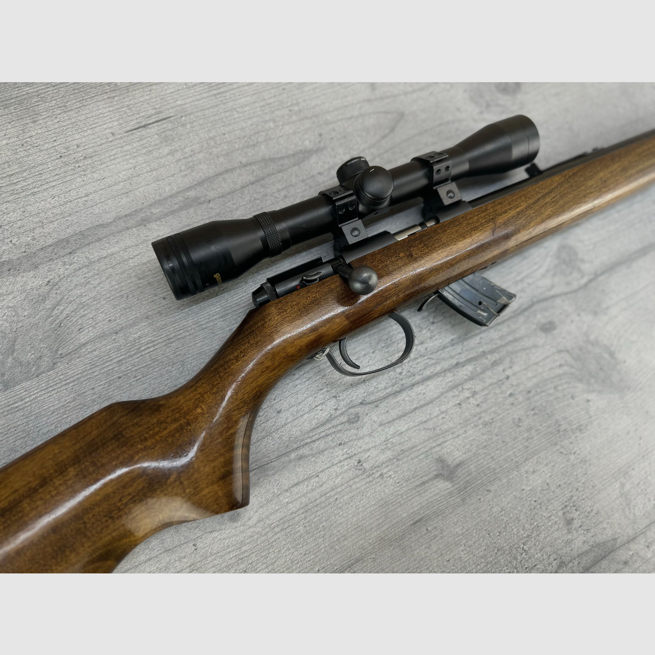 CBC Model 122, Kal.: .22lr Repetierbüchse + Gamo Zielfernrohr
