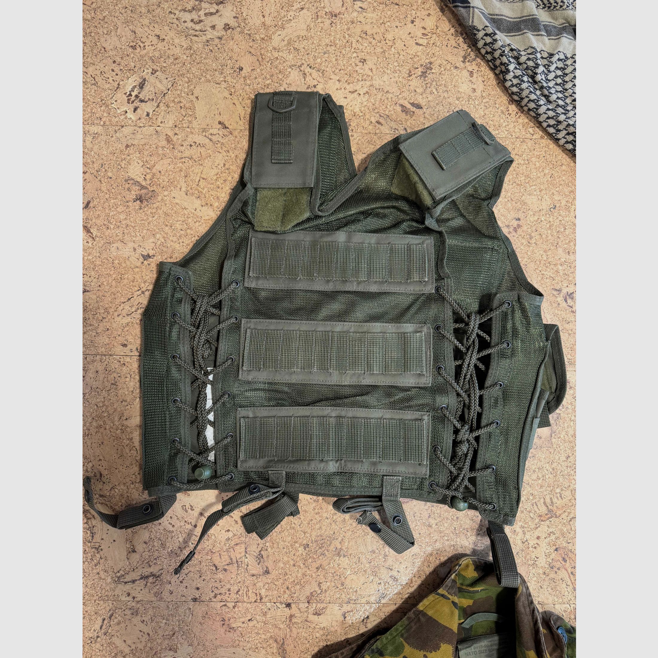 Airsoft-Ausrüstung zu verkaufen – Komplettes Set für Anfänger mit Zubehör in British Army Optik / DPM / Rebellen Outfit