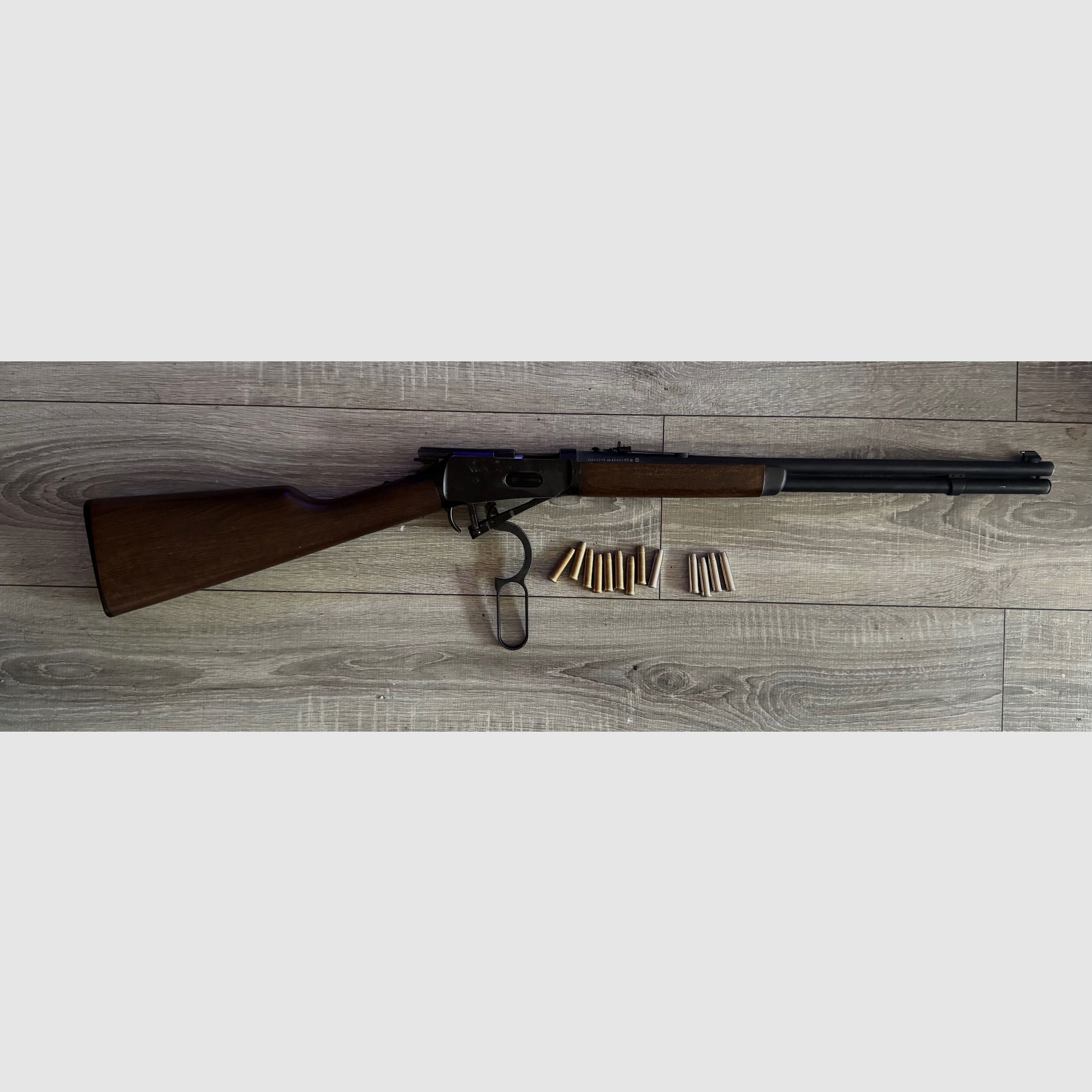 Umarex Legends Cowboy Rifle 4,5 mm bois véritable – État impeccable, fraîchement nettoyé, énorme ensemble incluant des douilles, des Hornets et des fléchettes (VB)