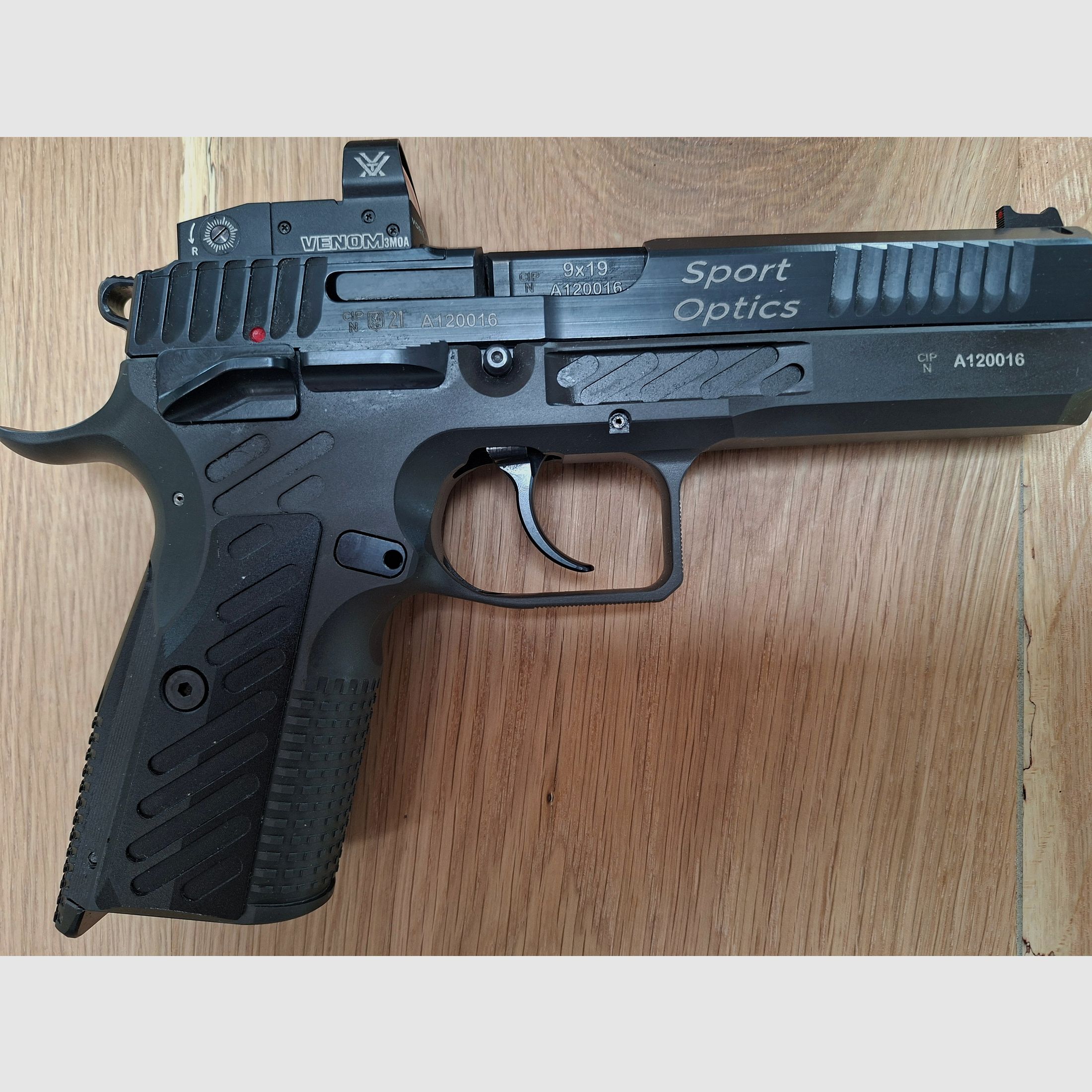 Arma Zeka Sport Optics P1 9mm mit Vortex Venom Leuchtpunkt Visier