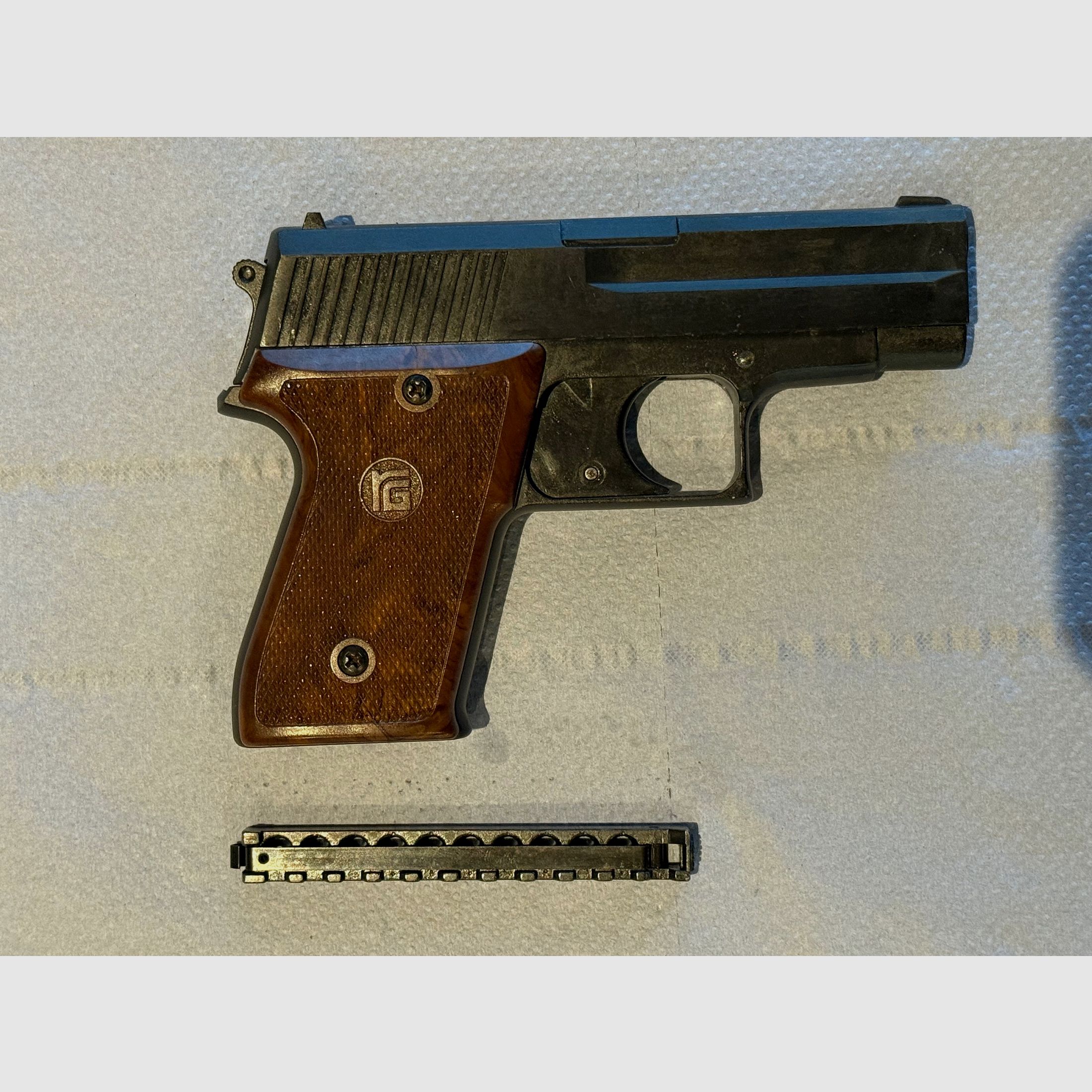 Röhm RG300 – Compact blank-firing pistol in caliber 6mm Flobert (PTB 327)