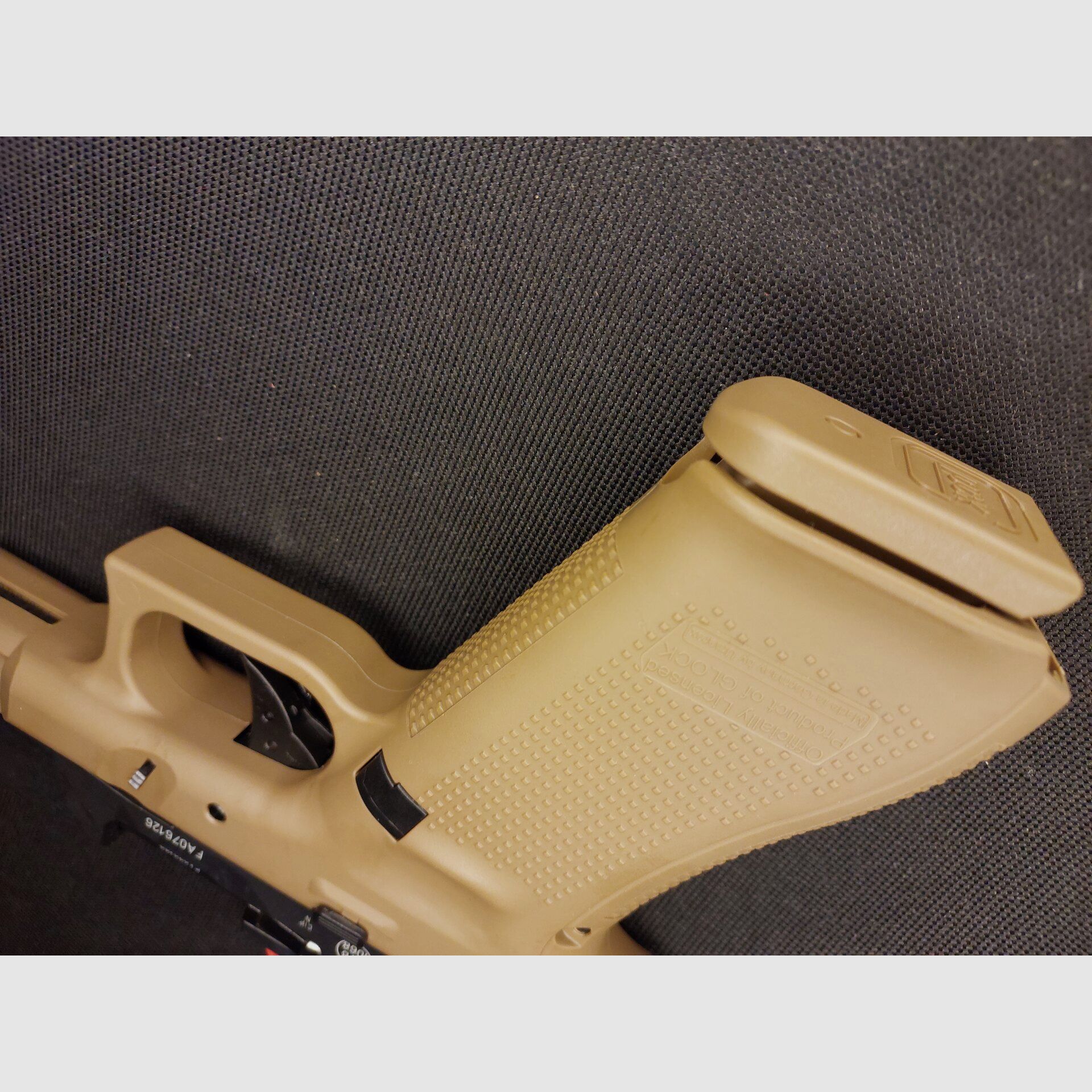 Glock 17 Gen5 Schreckschuss Pistole French Army 9 mm P.A.K. Coyote, French Army Edition (PTB 1068) - 2 Magazin