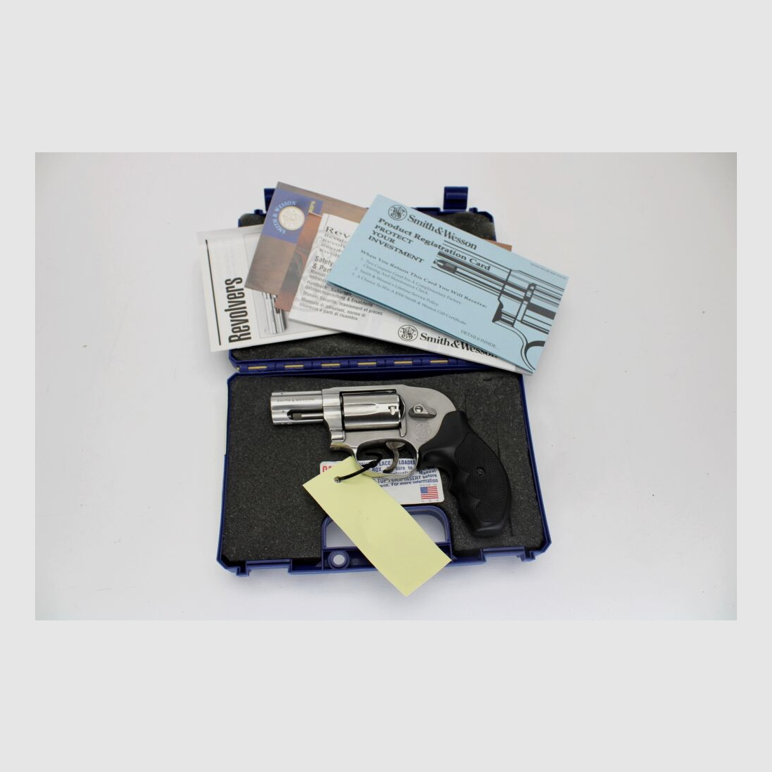 Revolver Smith & Wesson 649-3 with concealed hammer .357Mag