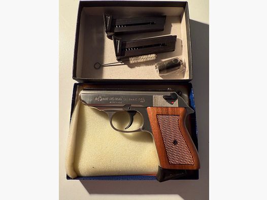 Röhm RG 800 mit zwei Zusatzmagazinen