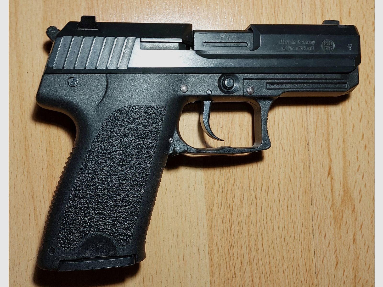 ME IWG SP 15 Kompakte Schreckschuss Pistole brüniert 9mm P.A.K. (876) mit 2 Magazinen