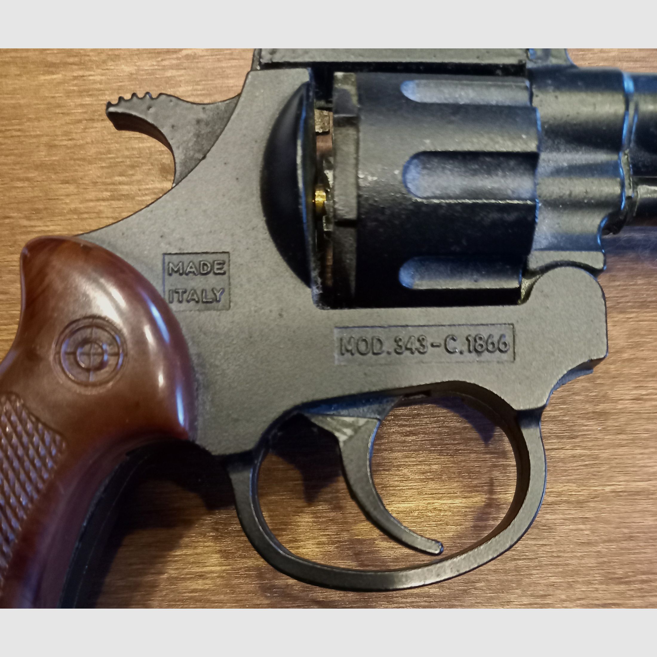 Vecchio revolver Umarex in calibro 6mm Flobert, come era ancora consentito all’epoca., immagine 3 di 5