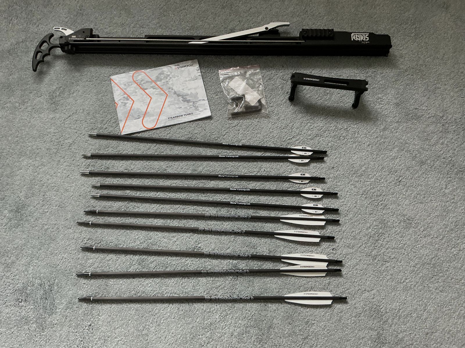 Topoint M1 compound bow Camo con Steambow Fenris magazine