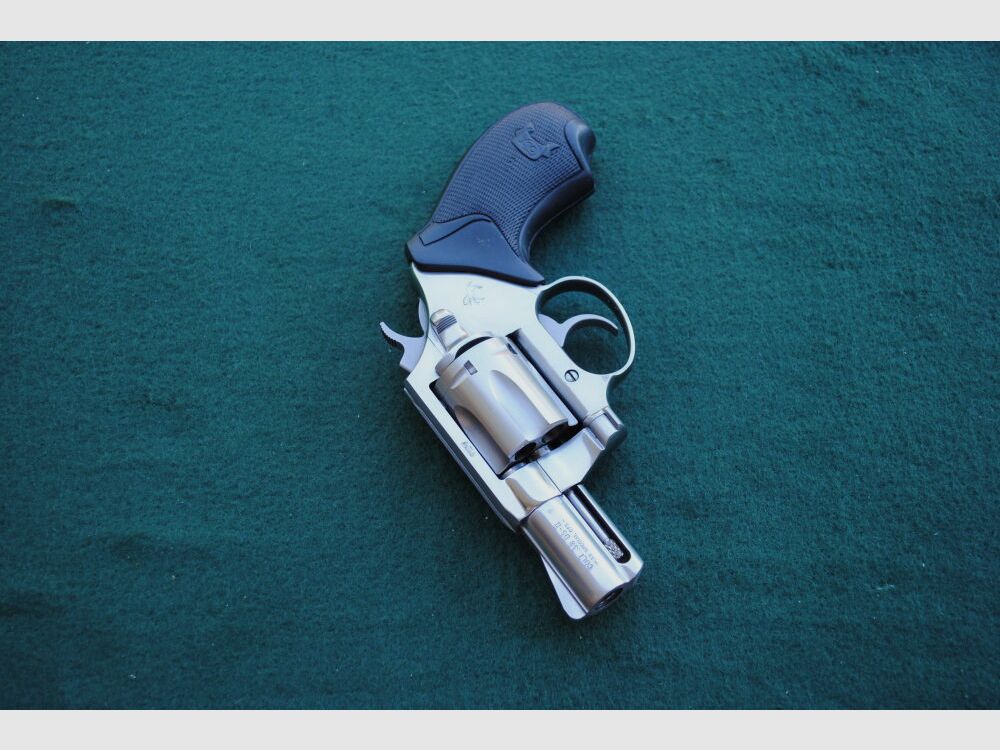 Colt Detective II, 2"LL, Acier inoxydable poli brillant, poignée en caoutchouc Colt