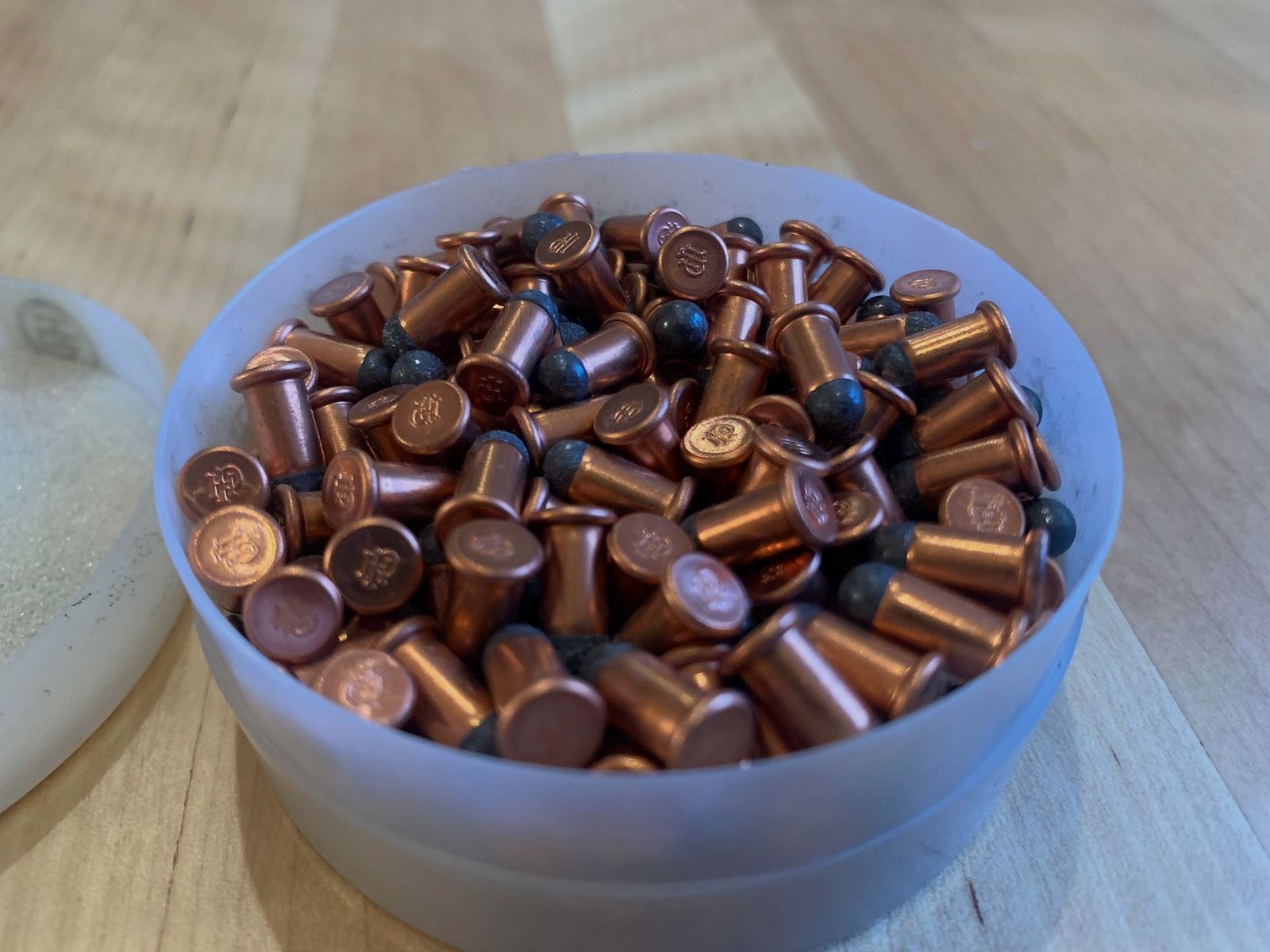 Hirtenberger 4mm długi zapalnik boczny z kulką nr 7 (4,3mm)