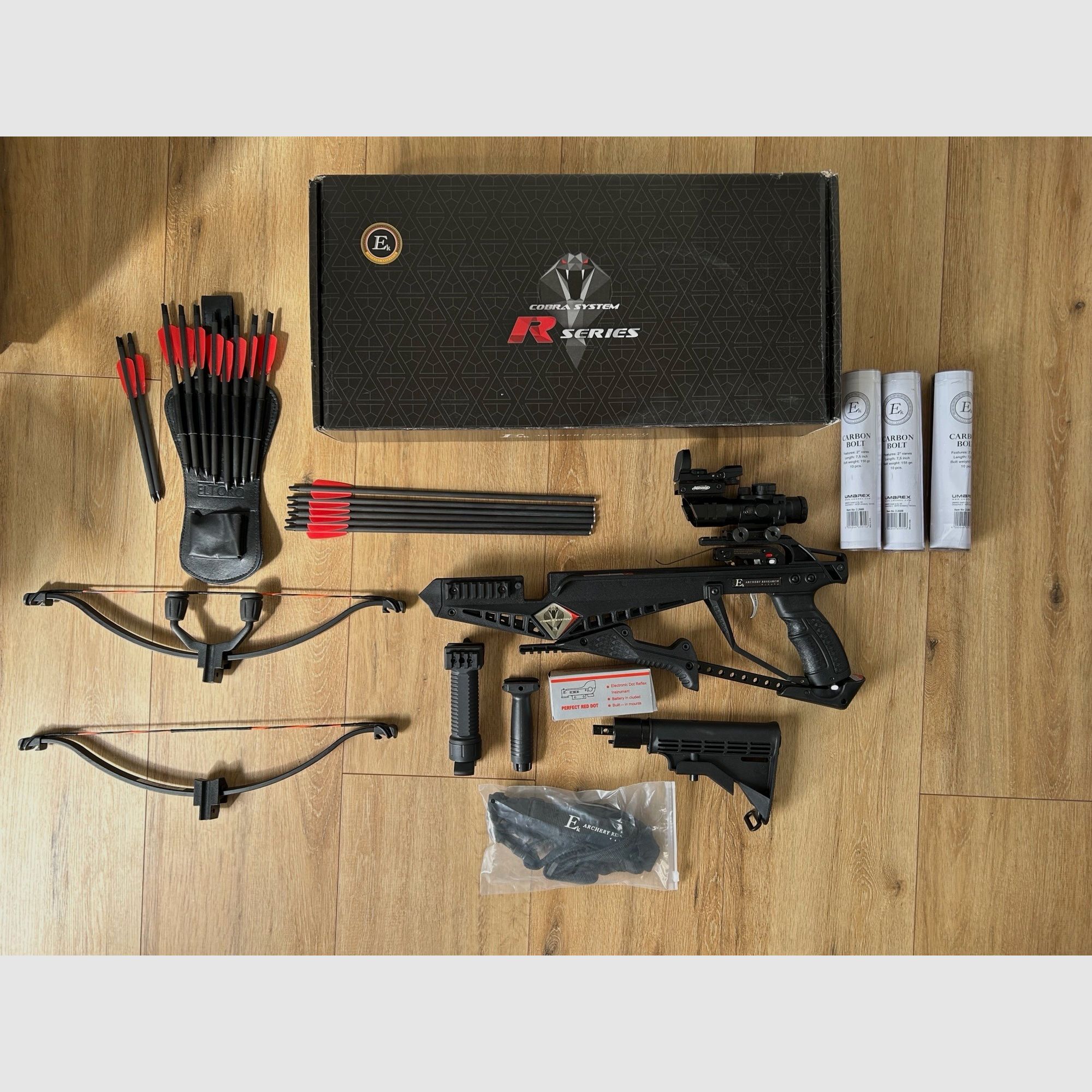 EK Archery Cobra R9 Deluxe 90 lbs + 130lb Wurfarme & viel Zubehör