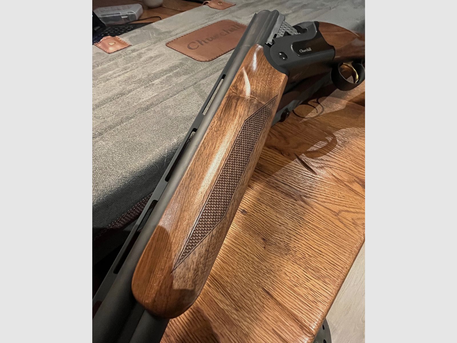 Akkar Churchill 206E Schwarz II