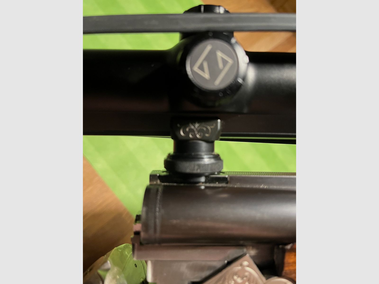 Krieghoff Plus Drilling mit 2 Schloss Handsp. im Kaliber 20/76,7x65R,.22 Hornet von vorne verstellbarer E Lauf, Zeiss HT 3-12x56 L.abs. 60 auf Schwenkmontage u. höhenverstellbare Schaftrücken