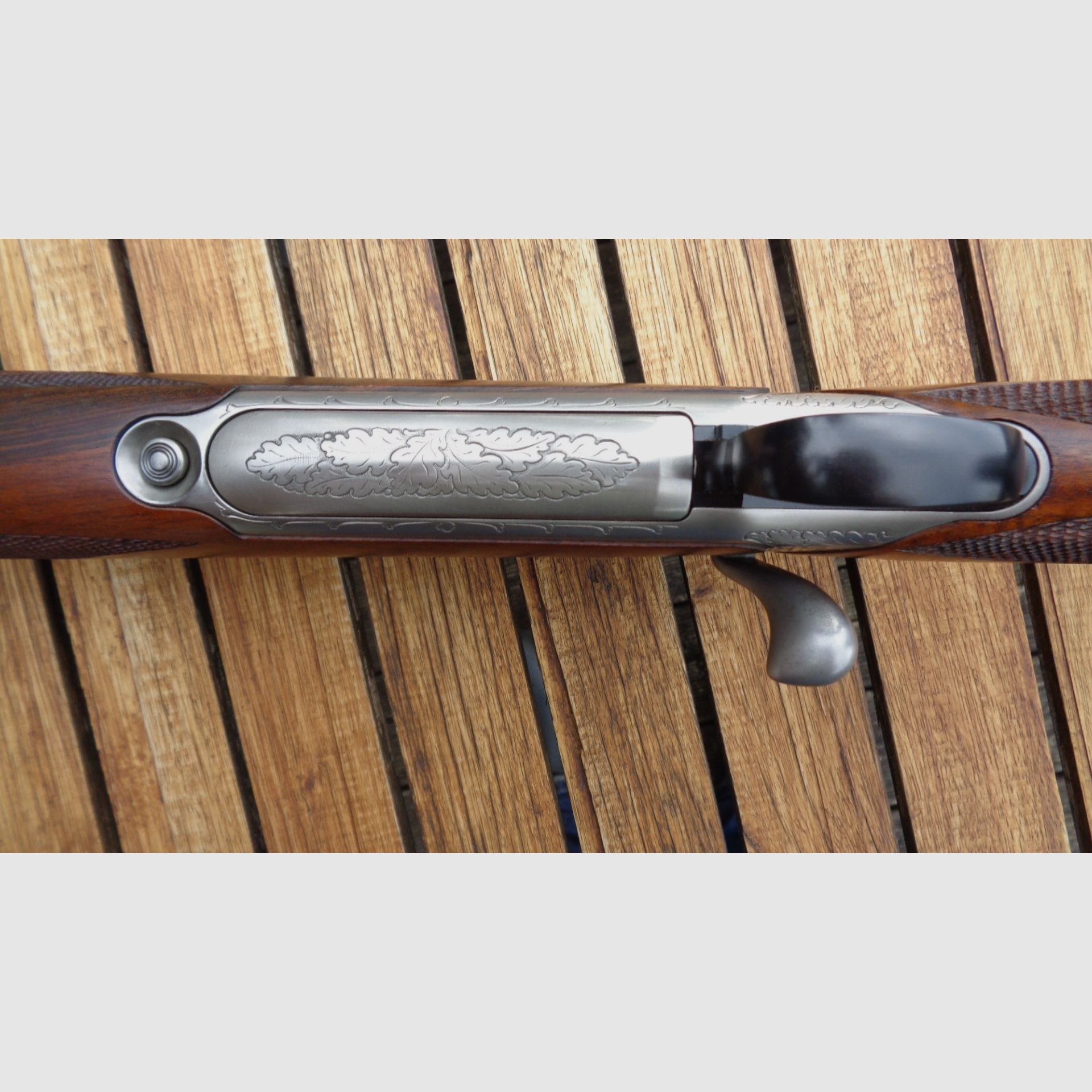 Sauer 202 .375 H&H Europa Luxus E nitriertes Stahlgehäuse Eichenlaub-Gravur ausgesuchtem Nußbaumholz