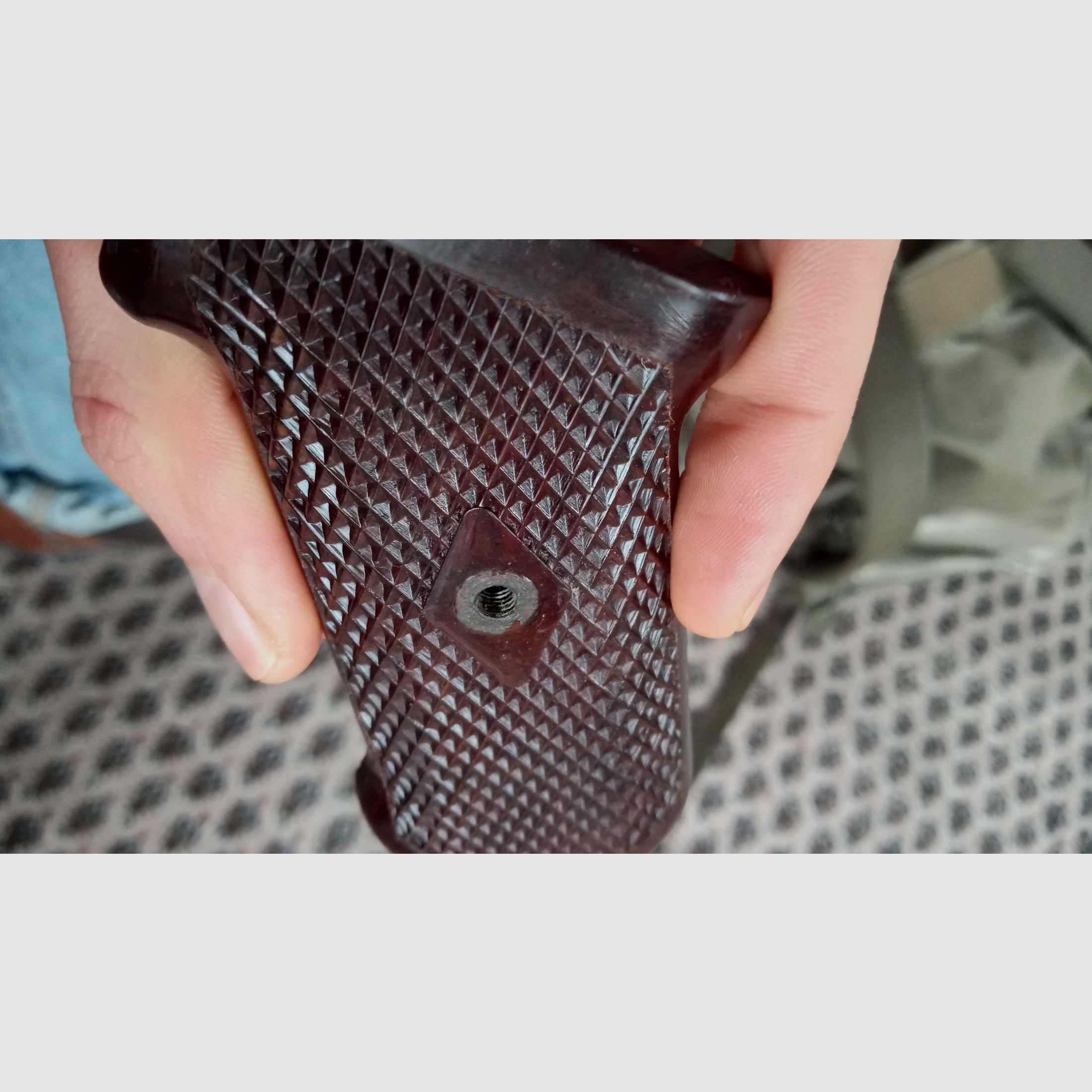 Original AK47 Typ 1 Griff aus Bakelit / zusammengehörige Griffschalen