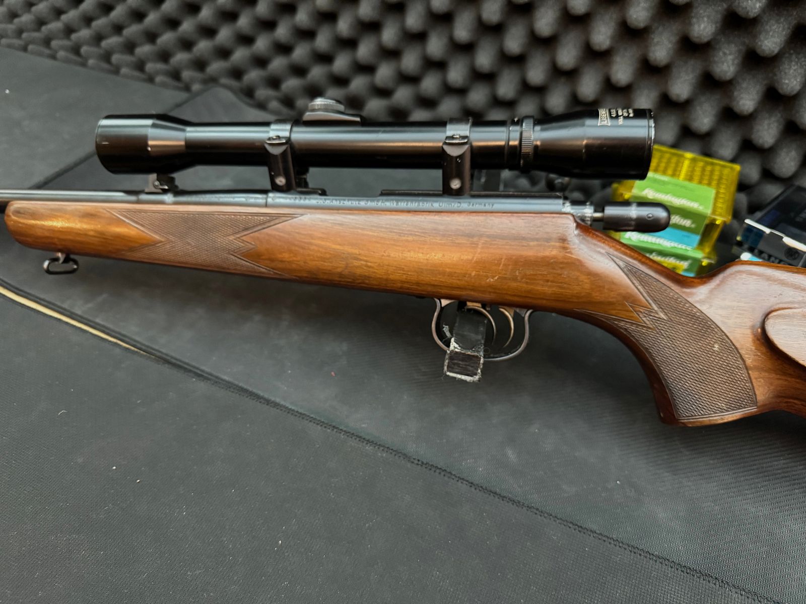 Anschütz Einzelladerbüchse .22lr mit Zielfernrohr 4x32