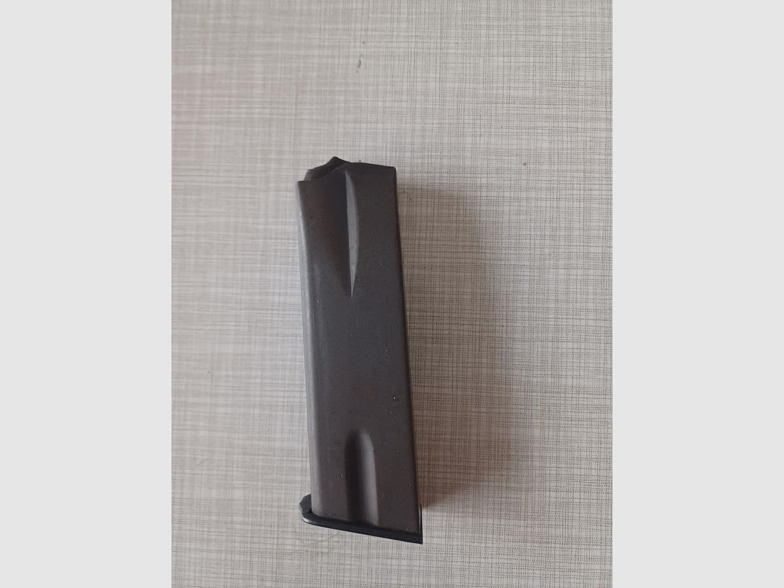 Pistolet hongrois 9mmLuger similaire au FN High Power, image 1 sur 3