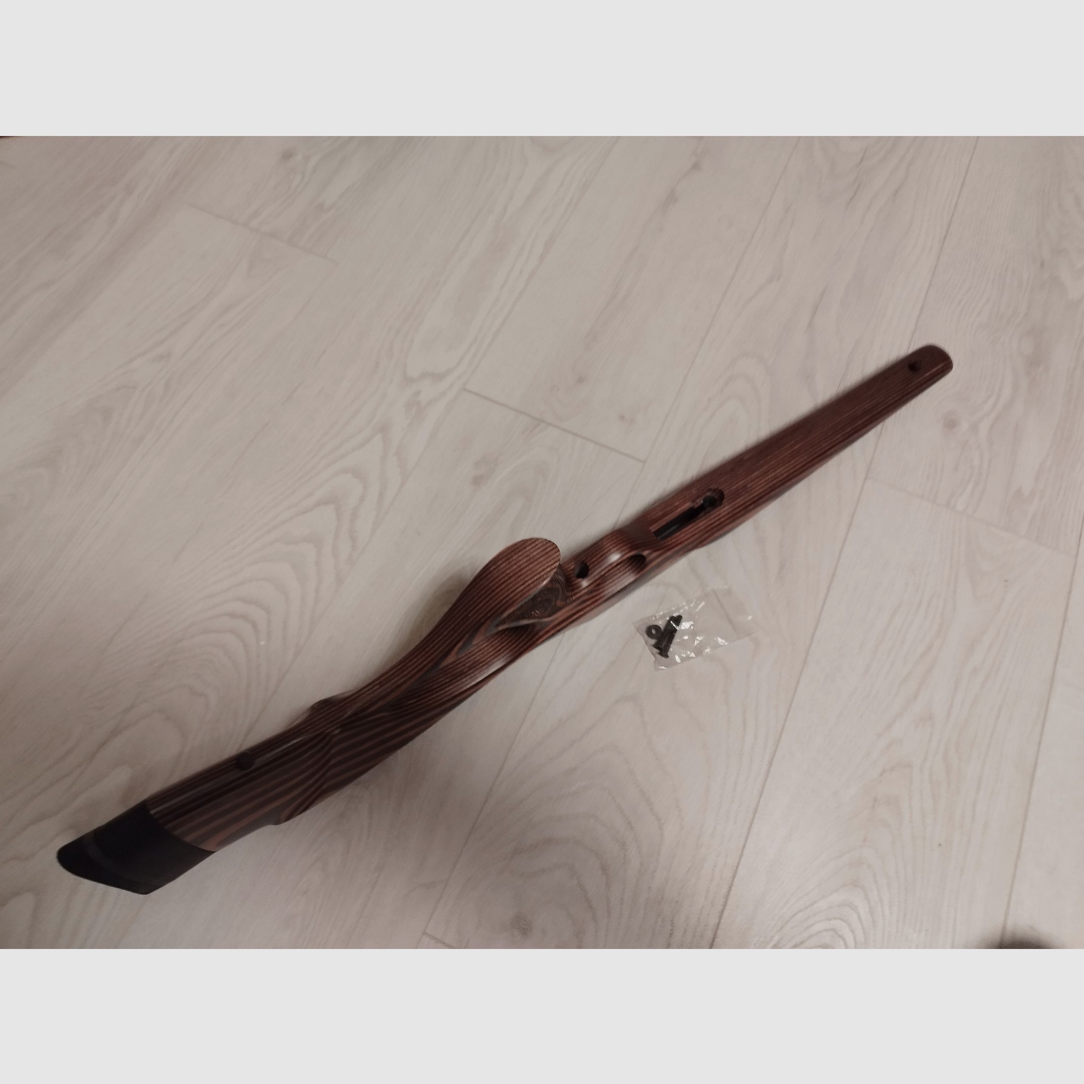 Original CZ457 Holzschaft Thumbhole con espaciadores modulares