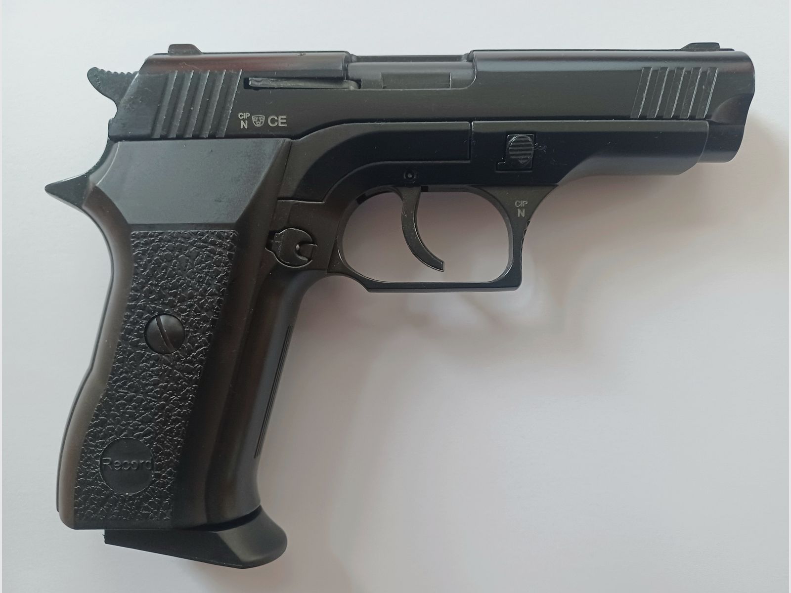 Record 2015 cal. 9mm P.A.K.