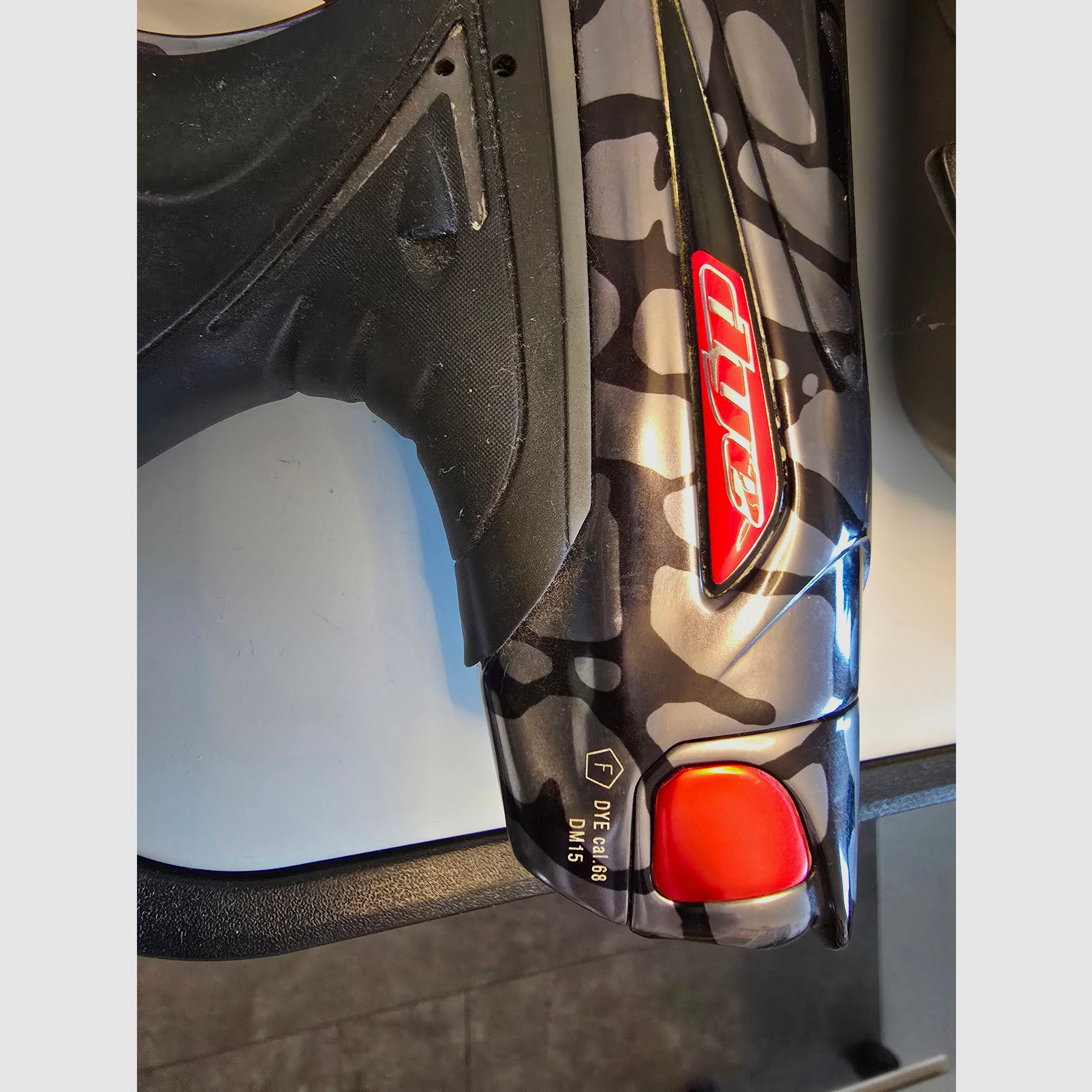 Marker paintballowy DYE DM15 .68 Cal