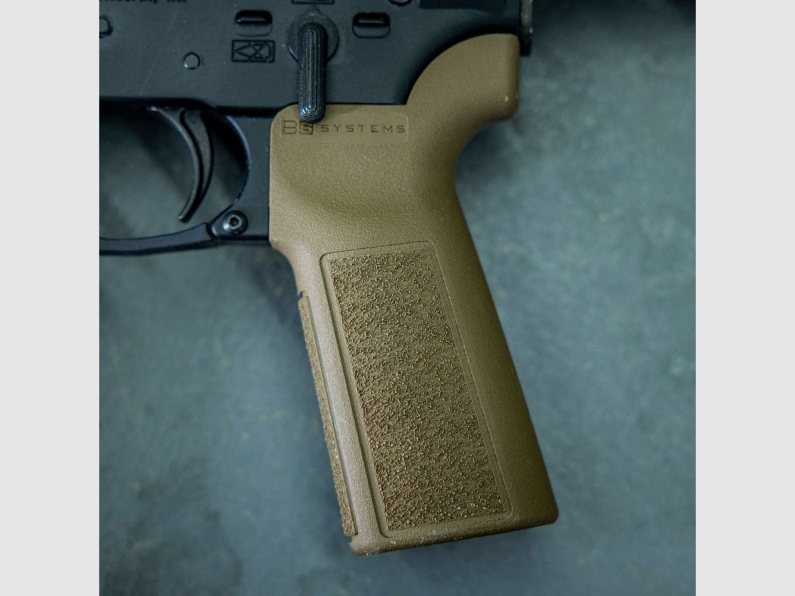 B5 Systems - Chwyt pistoletowy do AR15 P-GRIP 23 ODG PGR-1134, zdjęcie 3 z 4