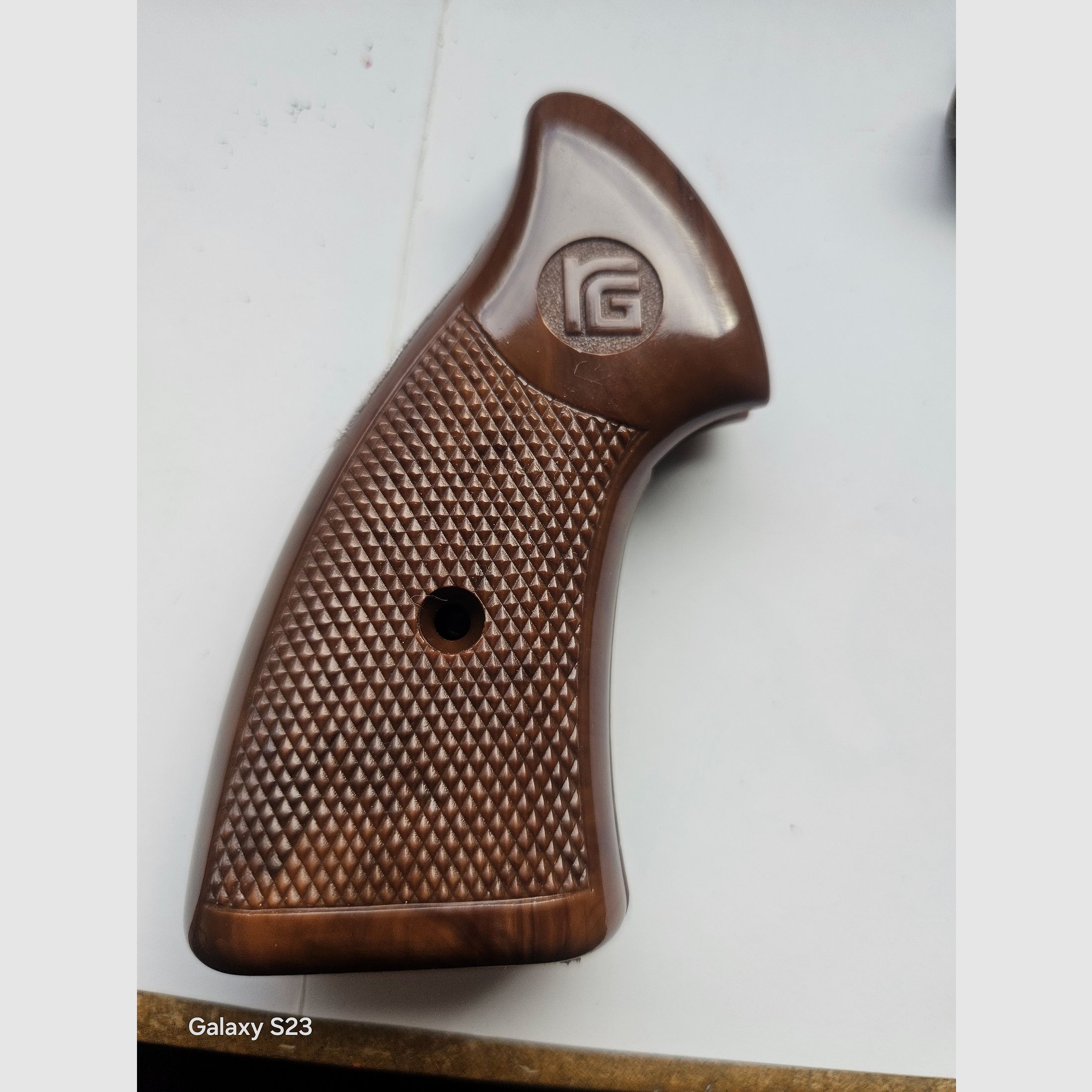 Okładziny rękojeści rewolweru Röhm..