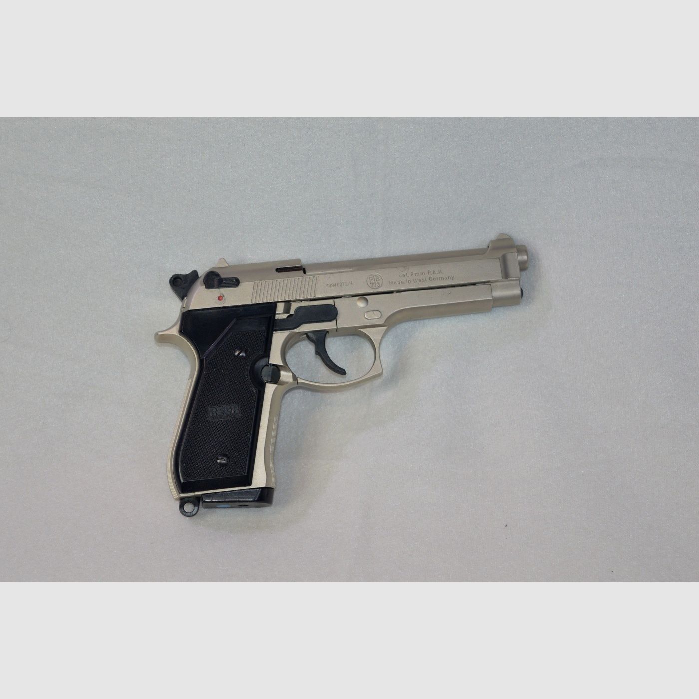 Top-Pakket! Reck Miami Mod. 92 F verchroomd, Cal. 9 mm P.A.K. + takt. Holster + 2. Magazin