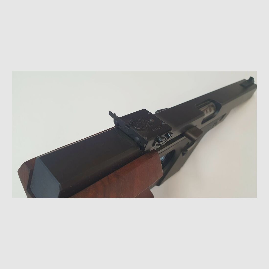 Fabbrica di armi Carl Walther Ulm Pistola sportiva/da competizione Walther GSP in calibro .22 L.r. - Impugnatura in legno Carl Walther